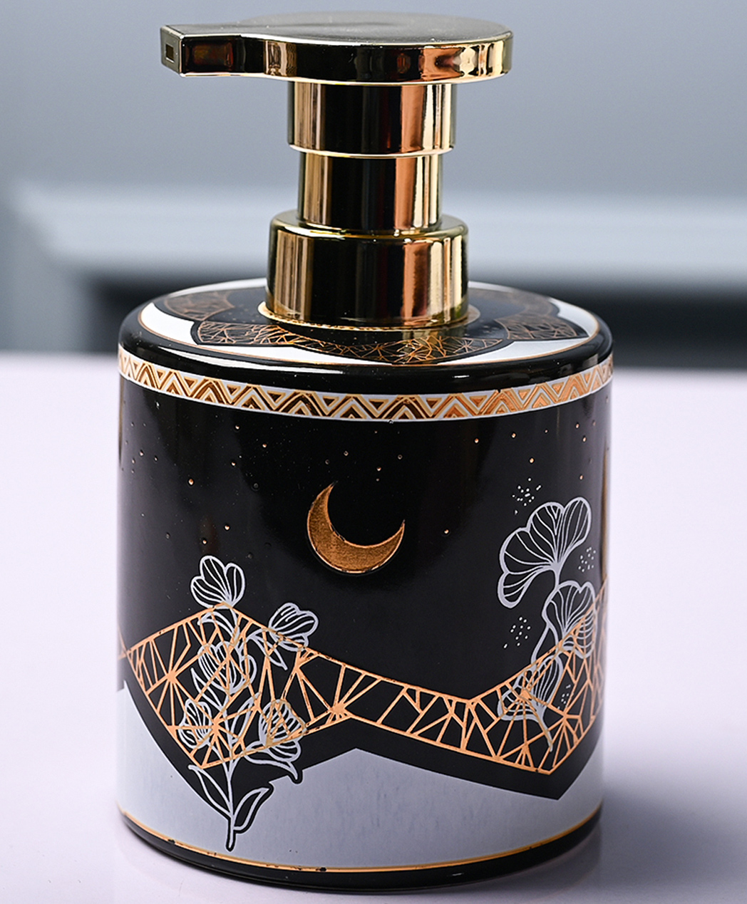 Voncasa Ceramic Glossy Black color Soap Dispenser (500 ml)-image-14