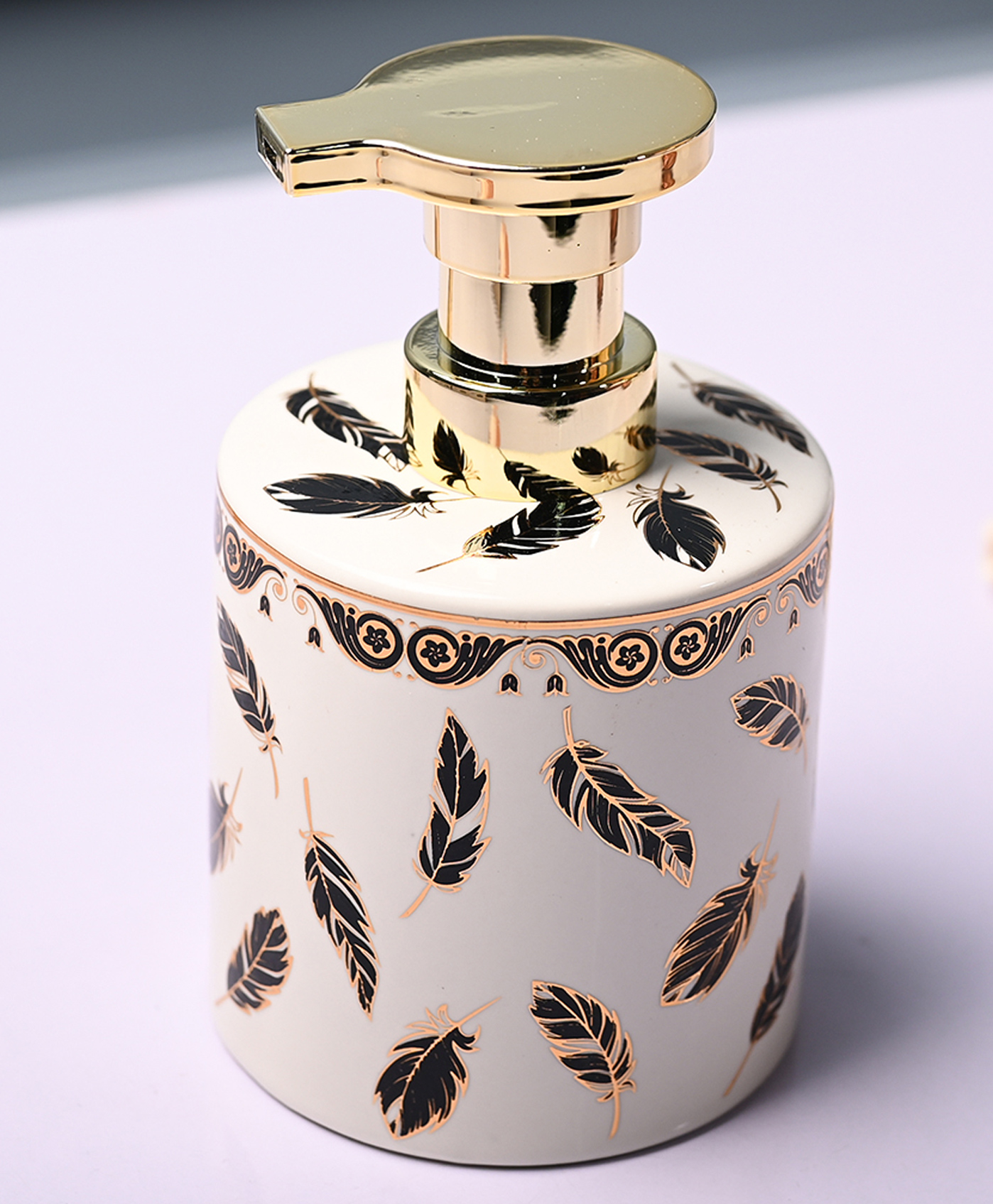 Voncasa Ceramic Glossy Off White color Soap Dispenser (500 ml)-picture-32
