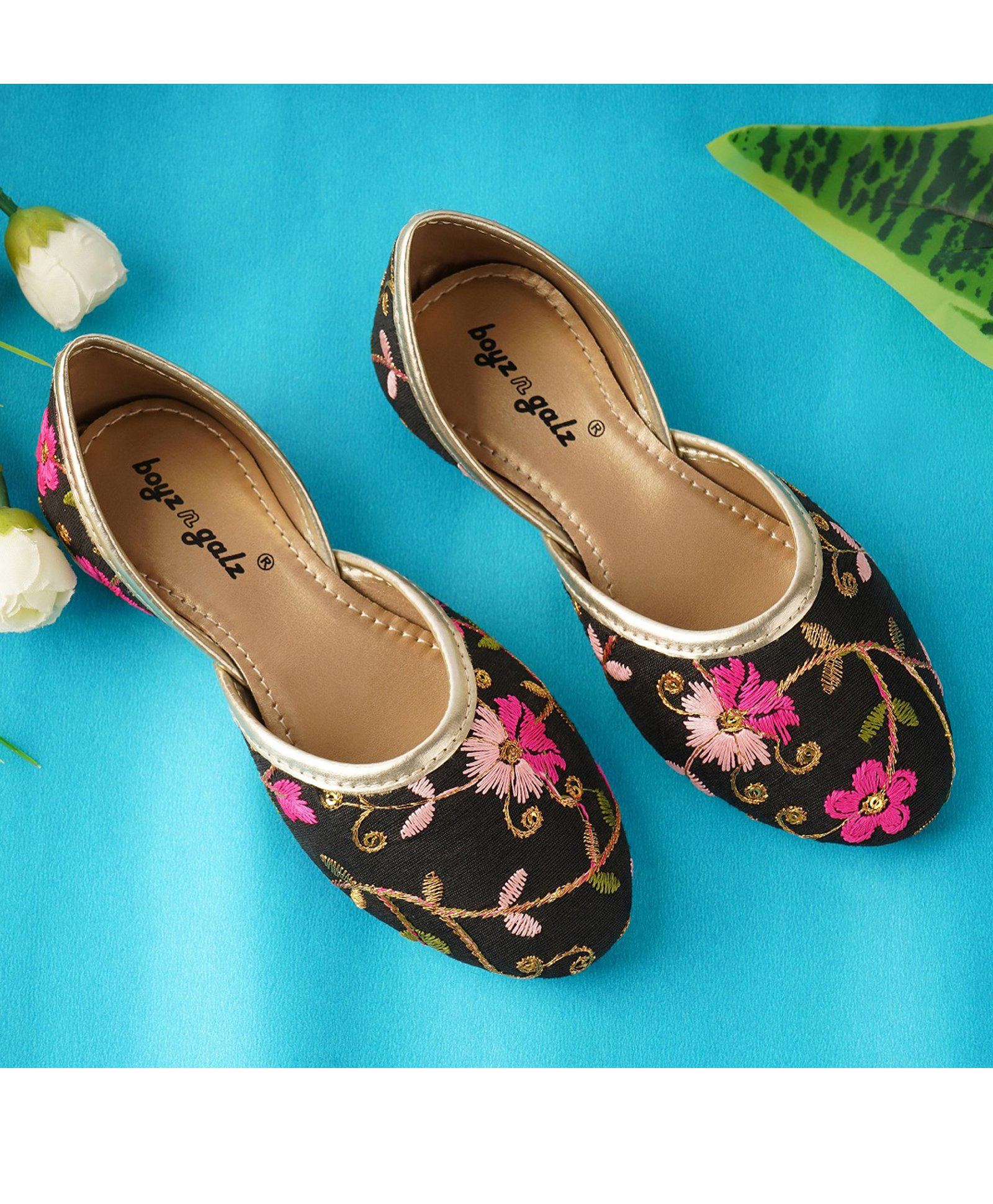 boyz n galz Floral Designed Mojaris - Black