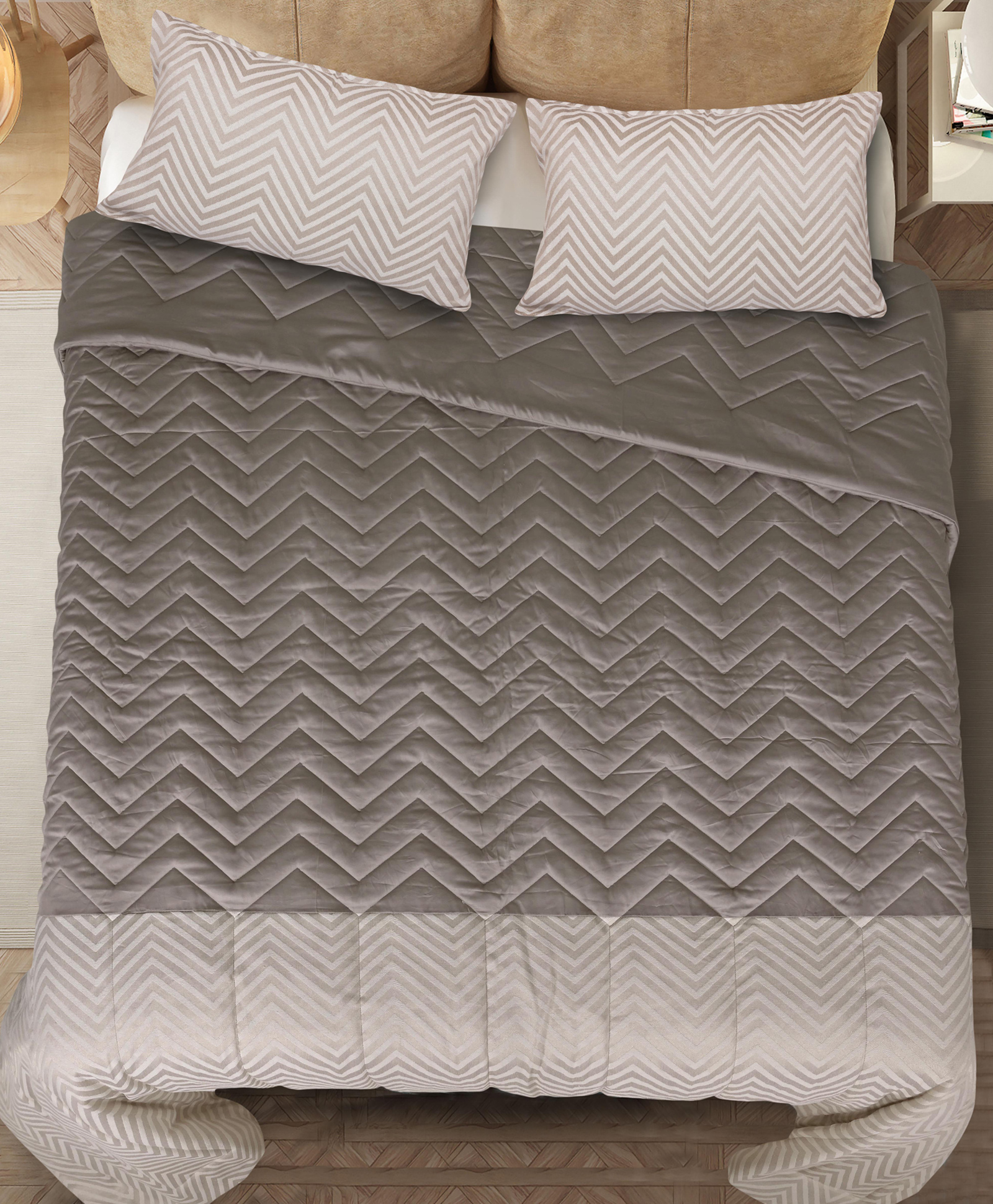 Saral Home CHEVRON Damask All Season Medium Weight Reversible King Quilt/ Comforter 90x90 Inches & Matching 2 Pillow Covers 17x27 for Double Bed.-image-27