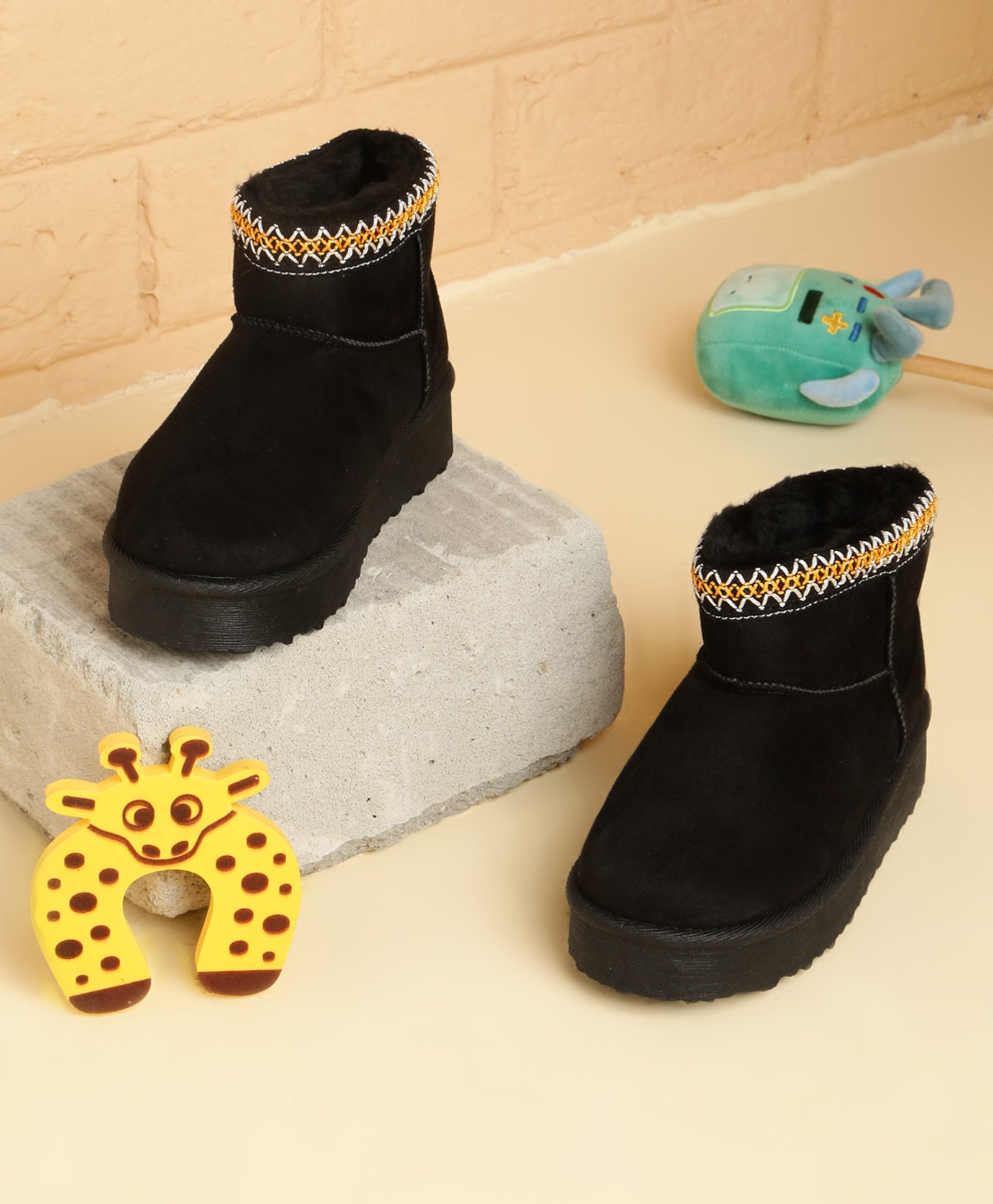 TRUFFLE COLLECTION Threadwork Detailed Slip On Boots - Black-image-49