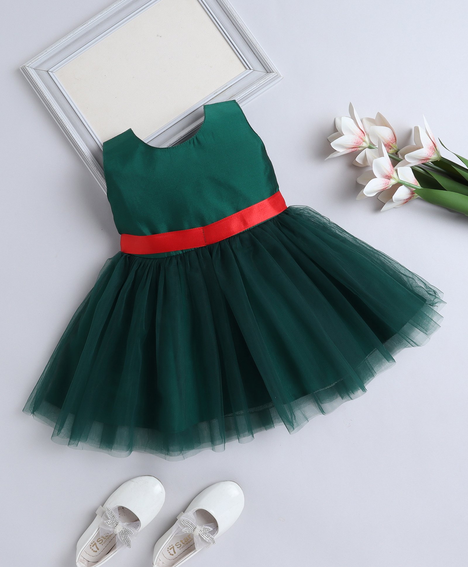 The Magic Wand Sleeveless Solid Lace Detailed Flared Dress - Green-picture-14
