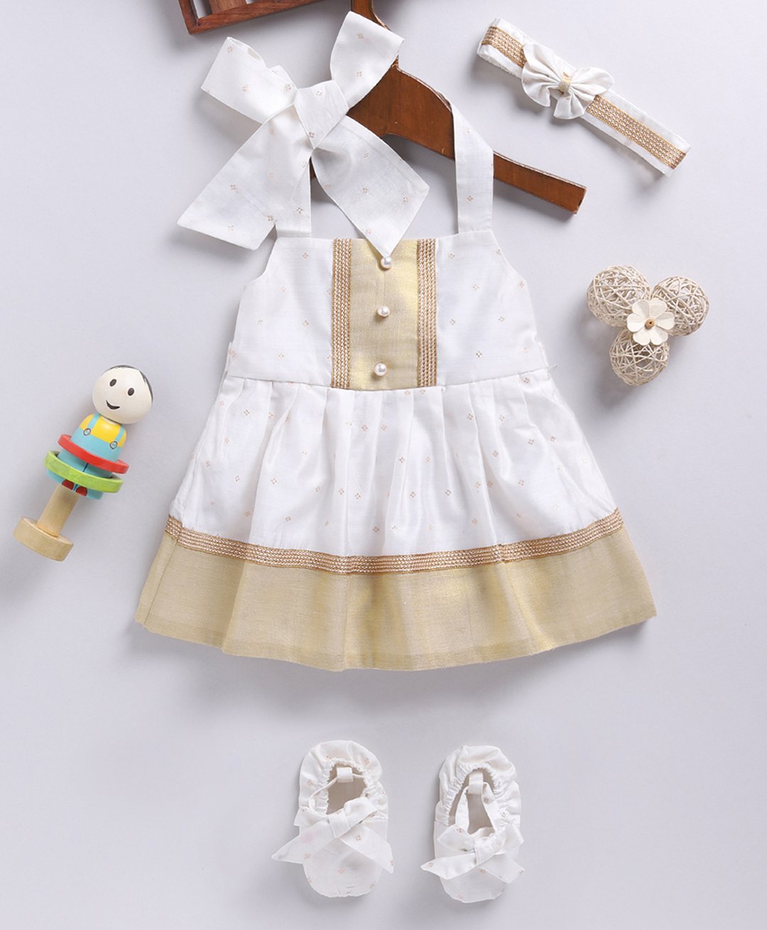 Vastramay Chanderi Sleveless Abstract Foil Printed Dress With Headband & Booties - White-picture-27