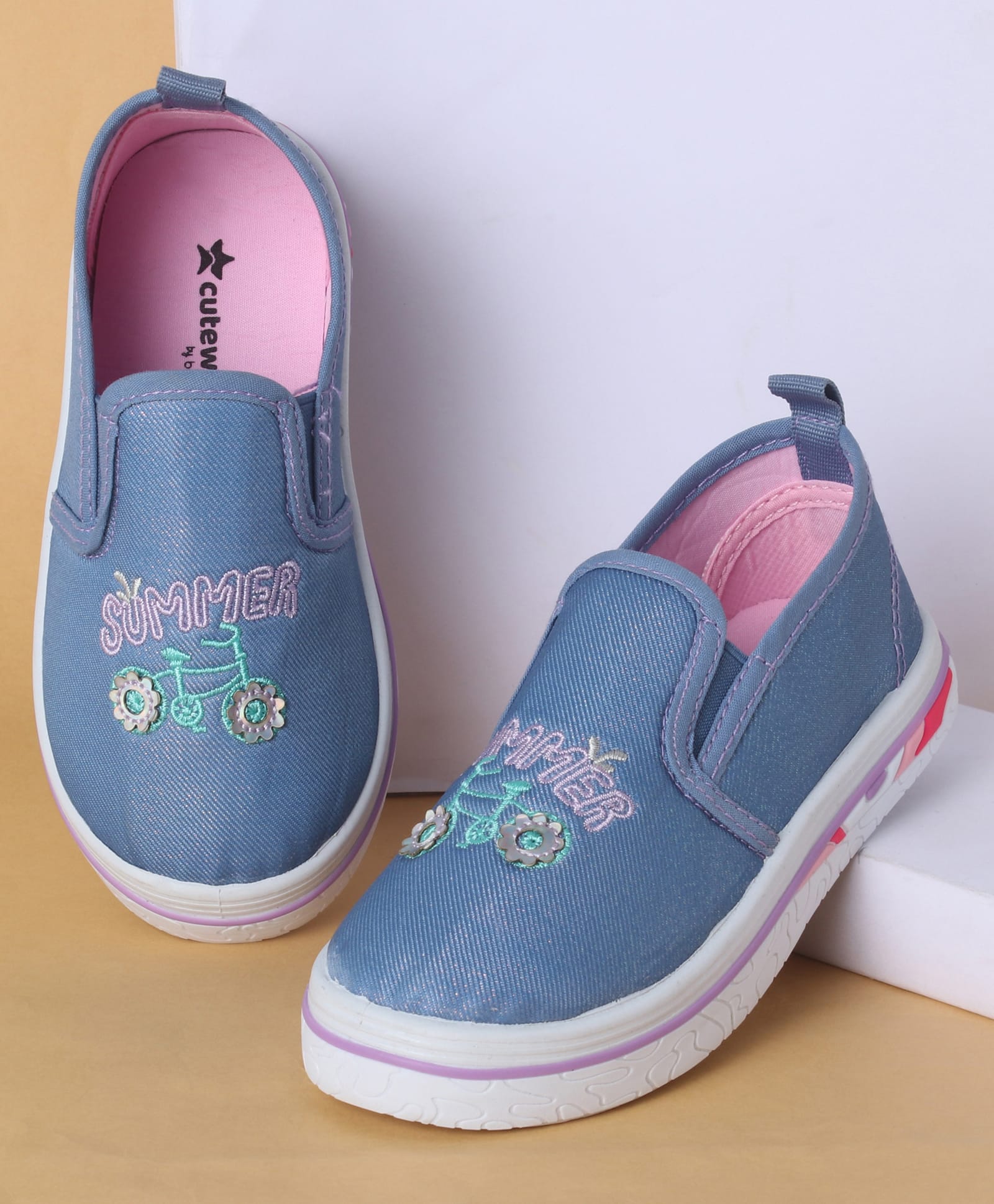 Cute Walk by Babyhug Slip On Casual Shoes with Cycle Embroidery - White-picture-38