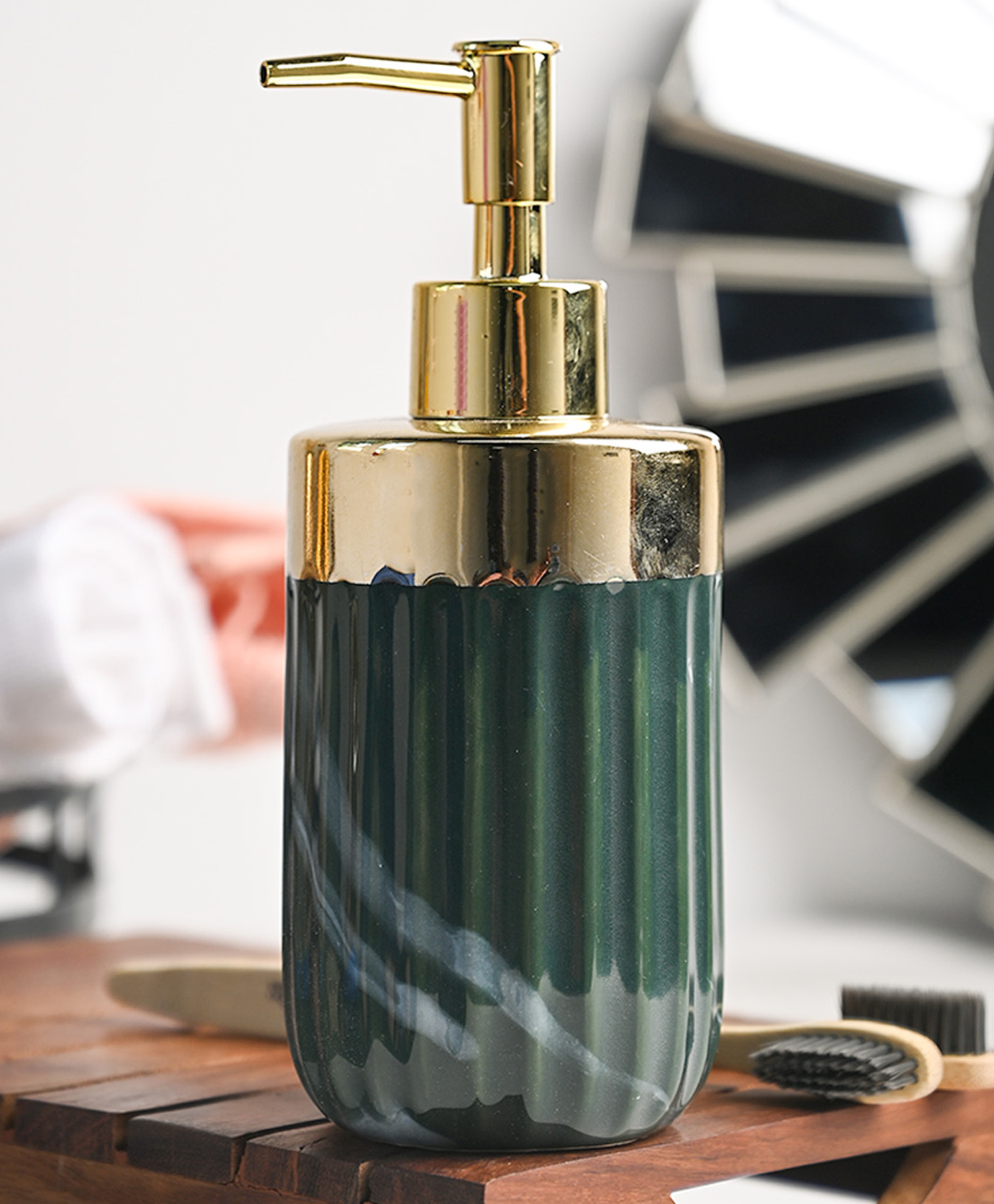 Voncasa Golden Ribbed Soap Dispenser - 350 ml-picture-16
