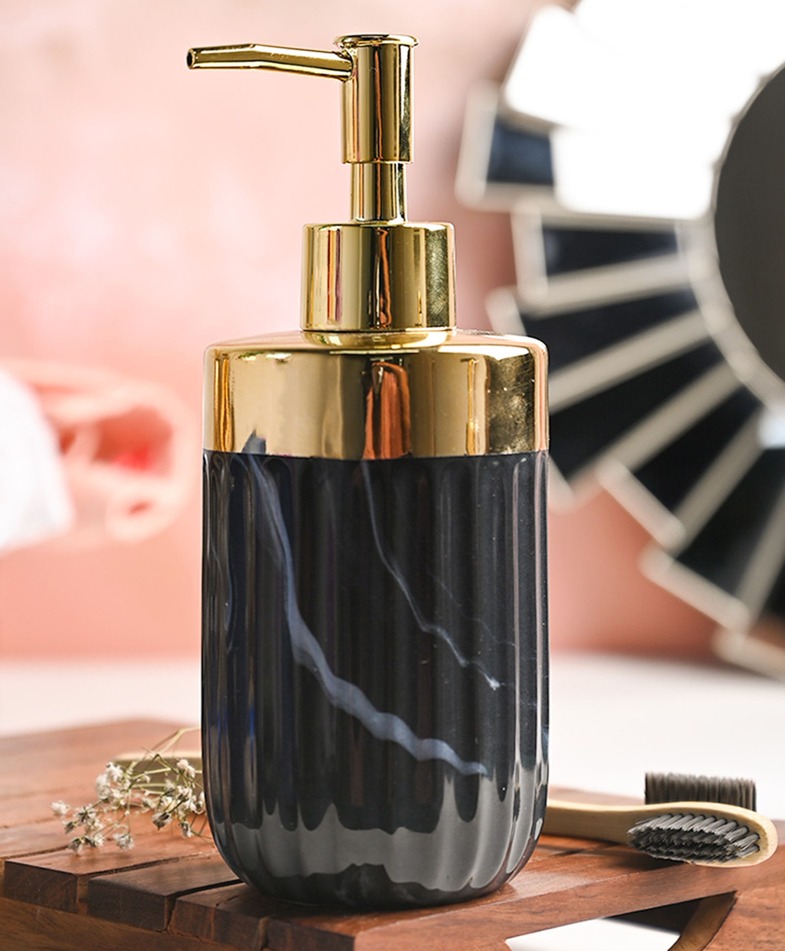 Voncasa Golden Ribbed Soap Dispenser - 350 ml-picture-15