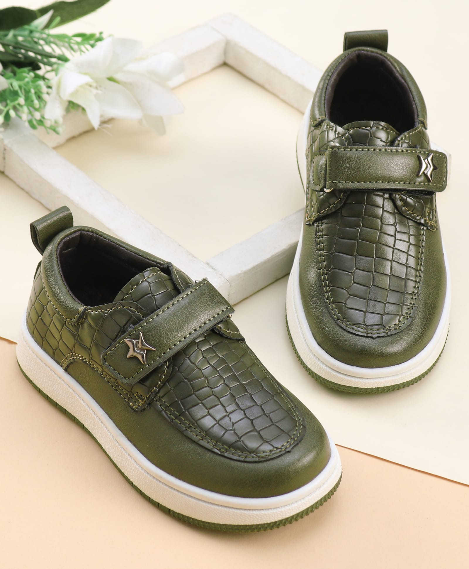 Cute Walk by Babyhug Solid Party Wear Shoes With Velcro Closure - Green-picture-28