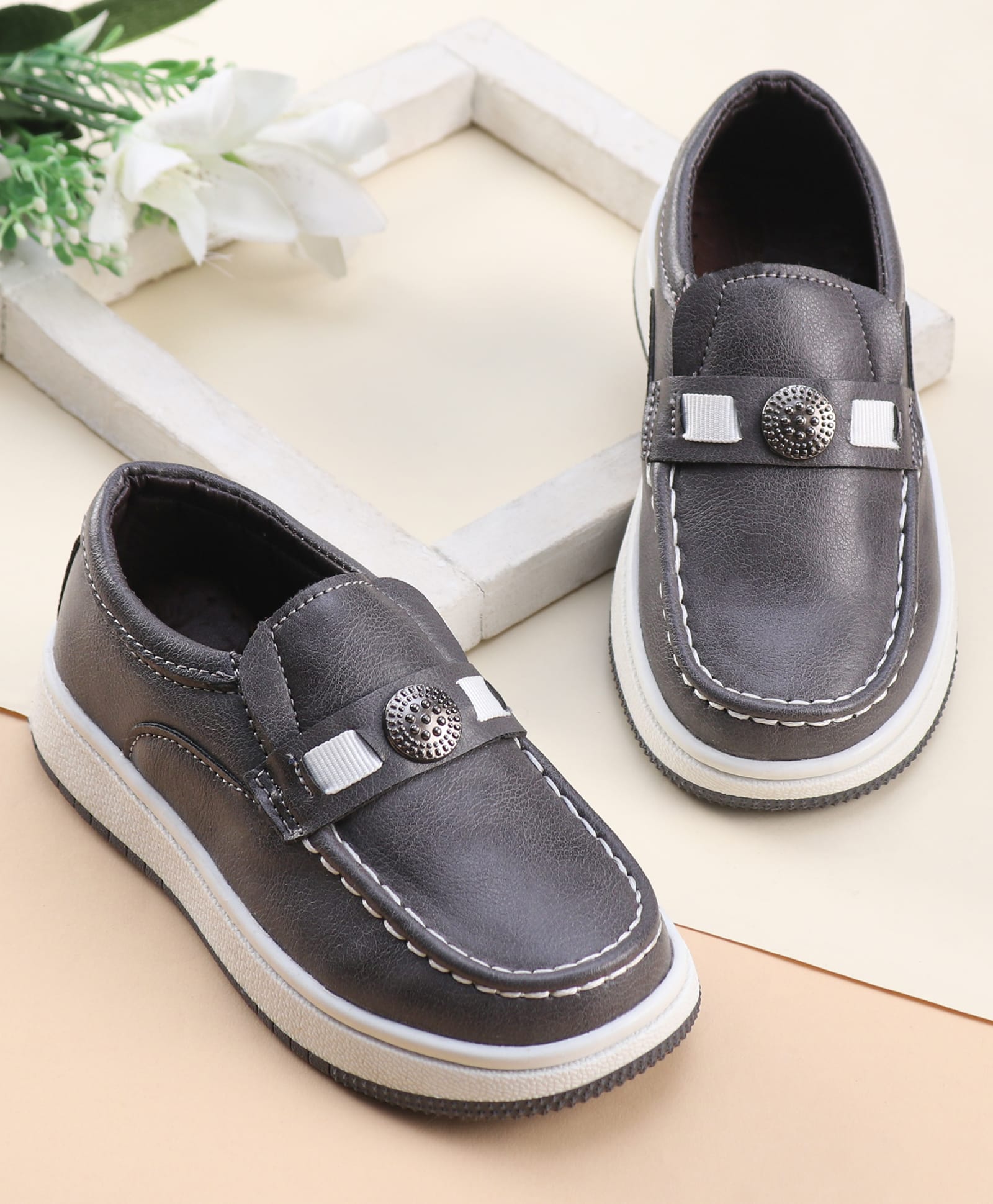 Cute Walk by Babyhug Slip On 3D Applique Loafers - Grey-image-42