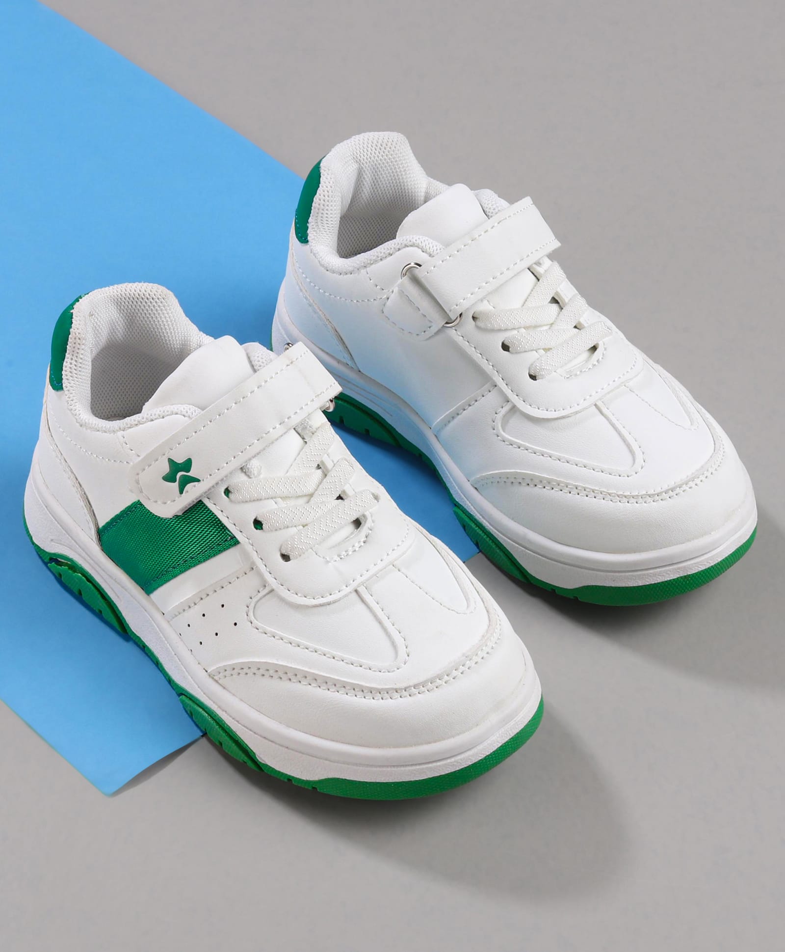 Cute Walk by Babyhug Sports Shoes with Velcro Closure & Logo Print - Green