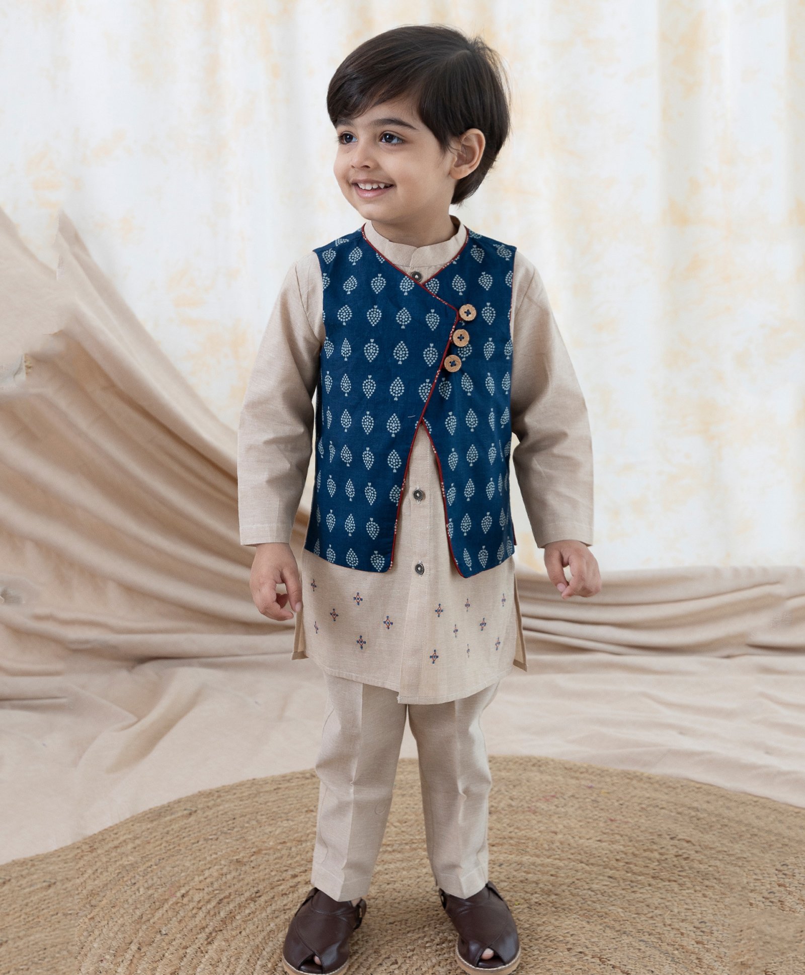 Tiber Taber 100% Cotton Full Sleeves Threadwork Embroidered Kurta Pyjama With Bandhani Printed Reversible Jacket Set - Blue-image-47