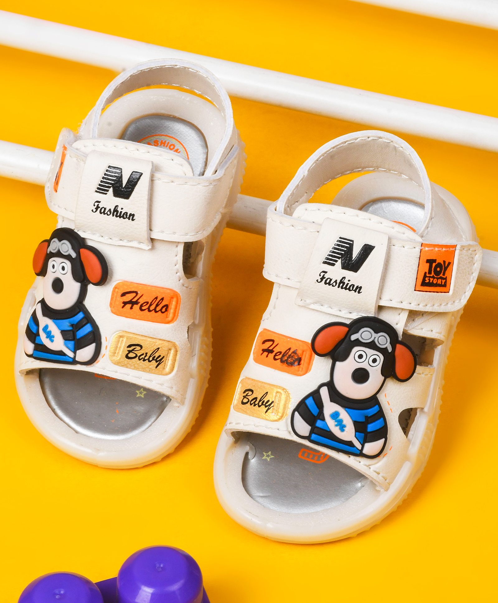 KATS Bear Applique Detailed LED Sandals With Velcro Closure - Cream-picture-21