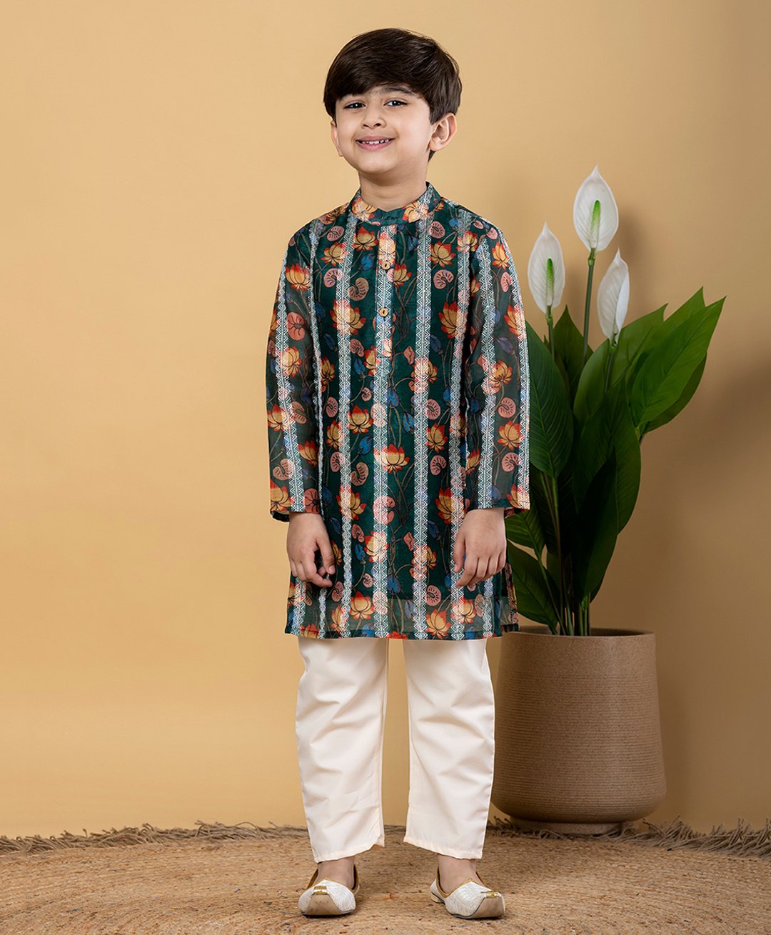READIPRINT Chandheri Full Sleeves Floral Printed Kurta & Pyjama Set - Green-image-20