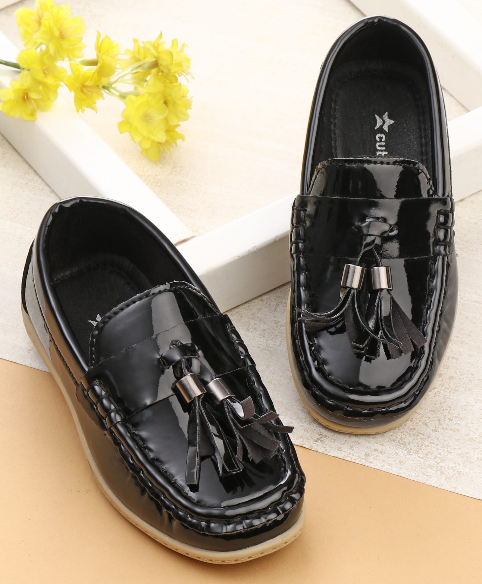 Cute Walk by Babyhug Slip On Loafers With Applique - Black-picture-23