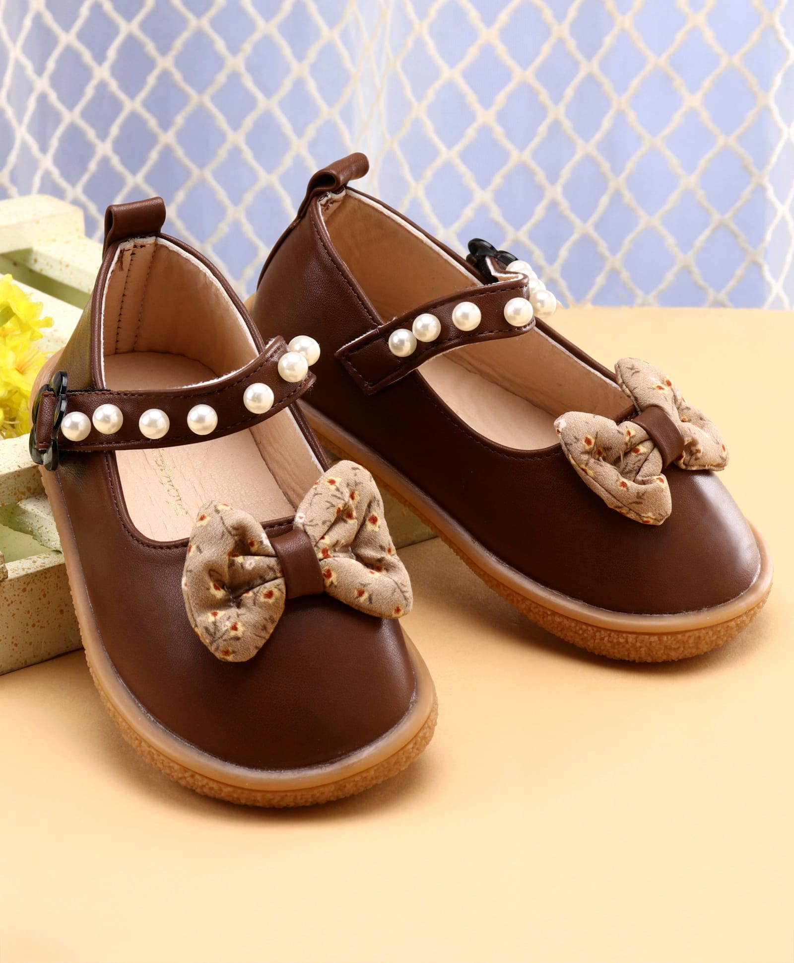 Babyoye Velcro Closure Ballerina With Bow Applique - Brown