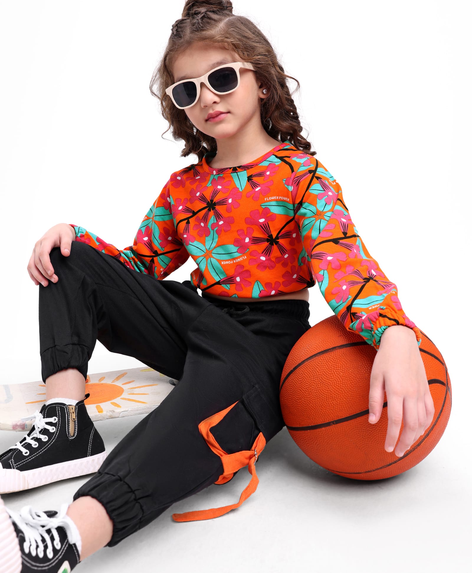 OLLINGTON ST. Cotton Floral Printed Full Sleeves Sweatshirt & Joggers Set - Multicolor & Black-image-47