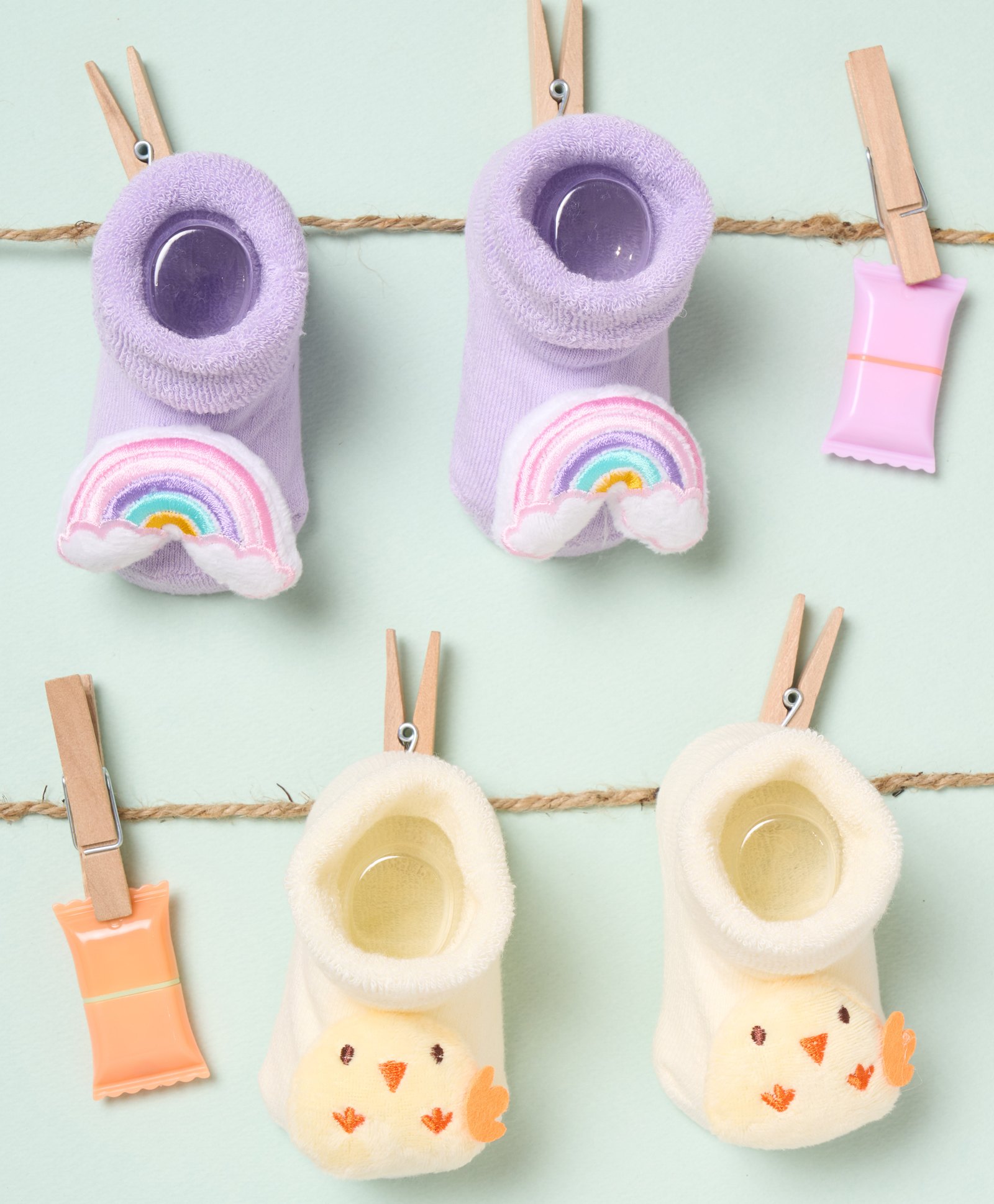 Kicks & Crawl Cotton Pack Of 2 Rainbow & Chick Applique Detailed Anti Skid 3D Socks - Purple & Cream-picture-40