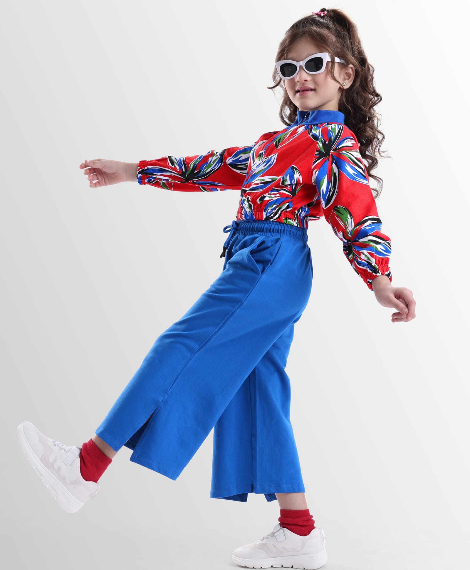 OLLINGTON ST. Cotton Knit Full Raglan Sleeves Floral Printed Sweatshirt Knit Culotte Pant Set - Red & Blue-image-11