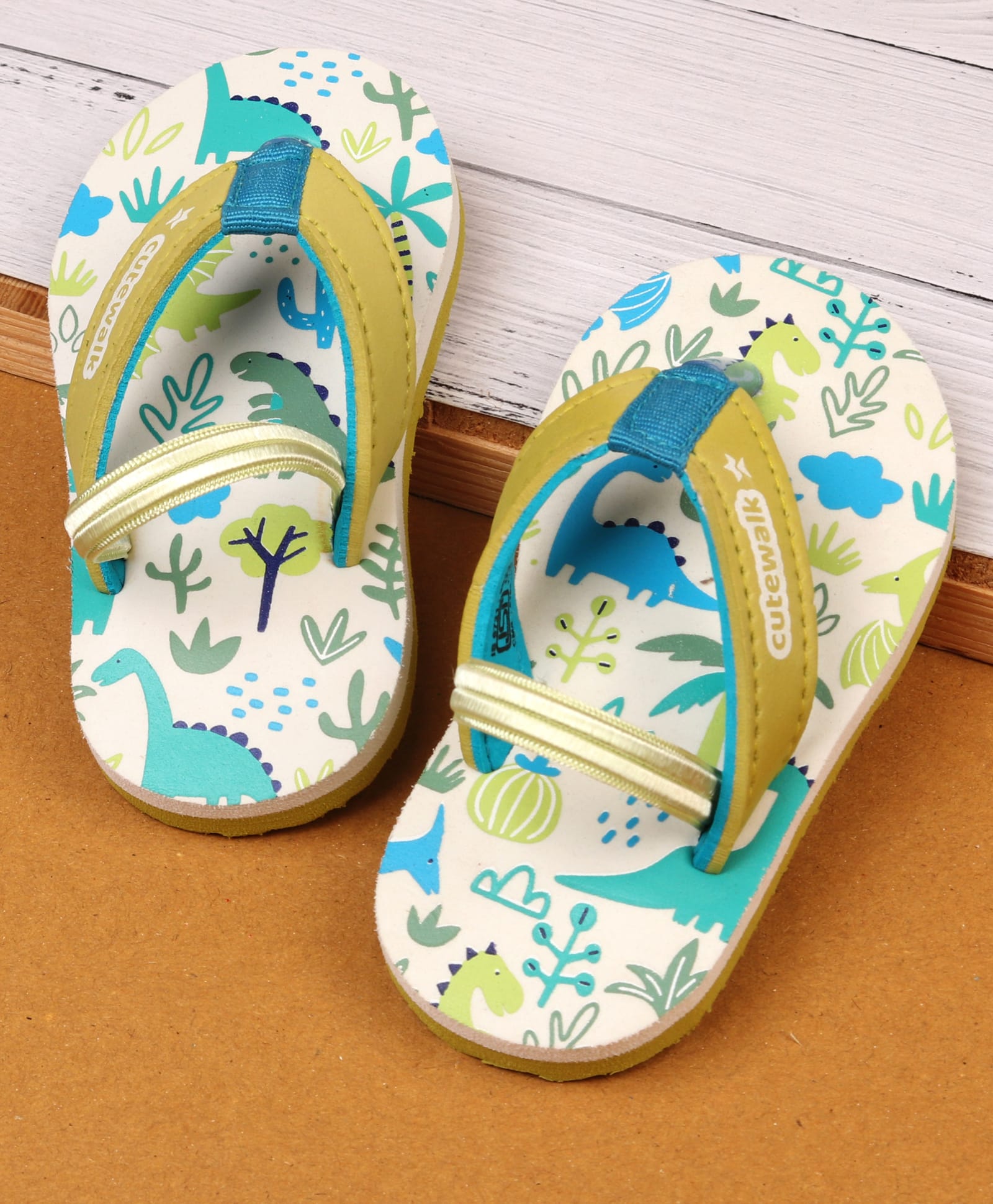 Cute Walk by Babyhug Flip Flop With Tropical Theme Print - White & Green-image-20