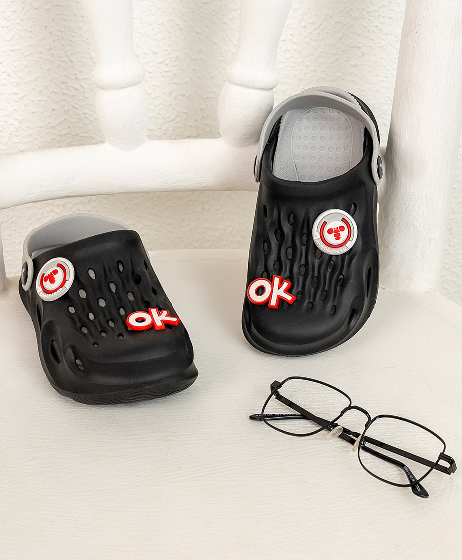 Toothless Ok Text Applique Detailed Slingback Clogs - Black & Grey-image-46