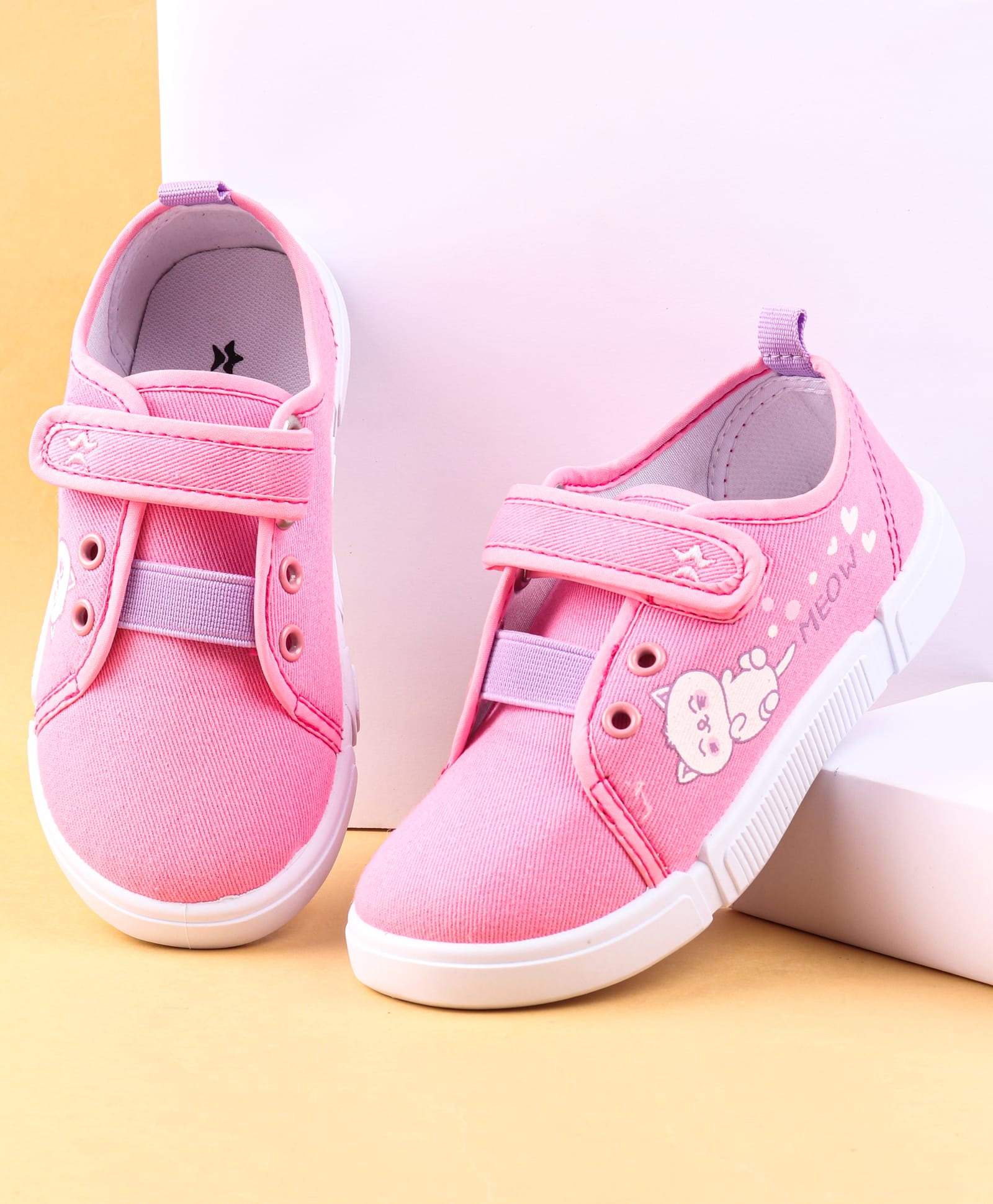 Cute Walk by Babyhug Casual Shoes with Velcro Closure & Kitty Print - Fuchsia-image-18