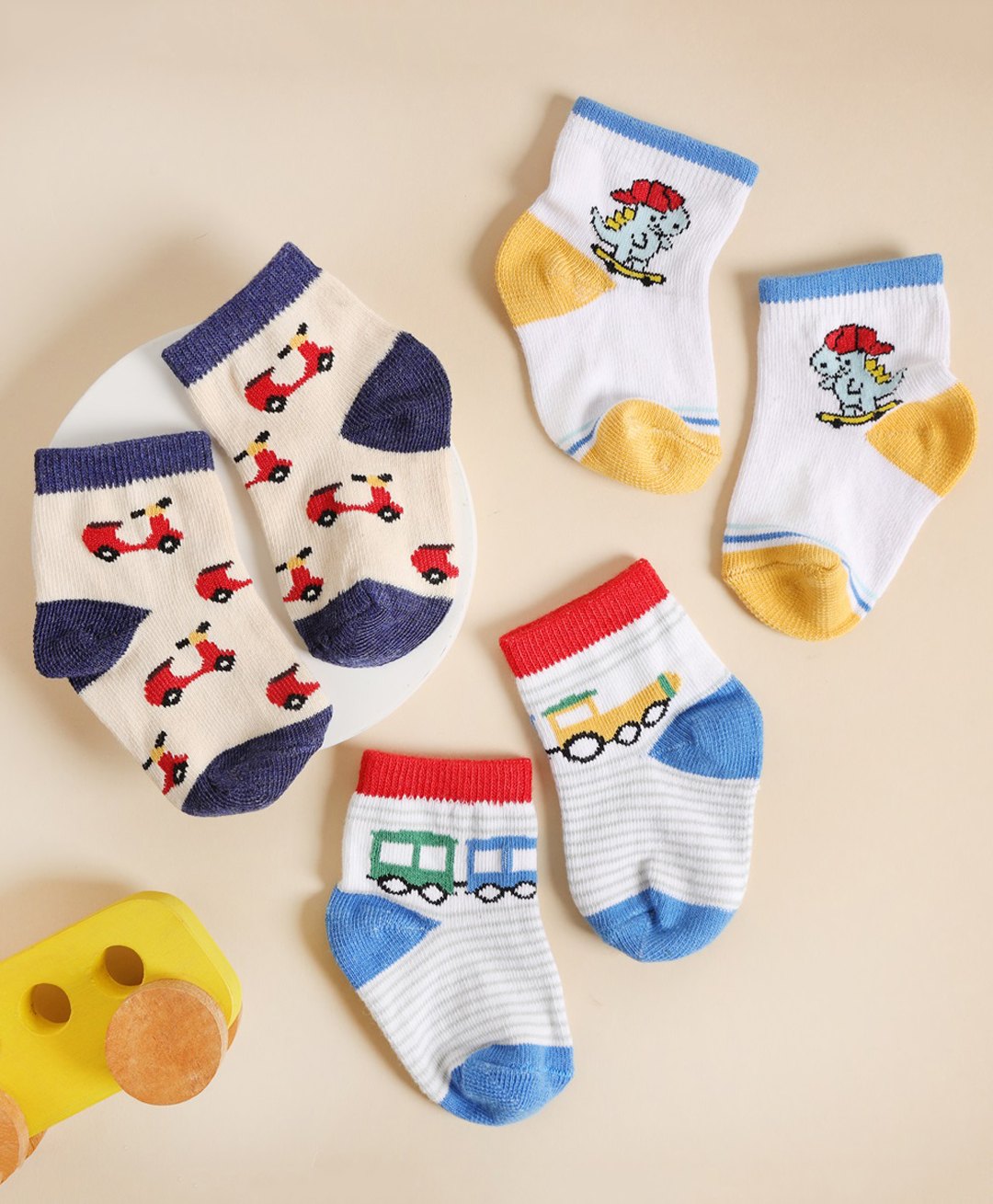 Kicks & Crawl Cotton Pack of 3 Dinosaur & Vehicles Designed Socks - Multi Colour-image-8