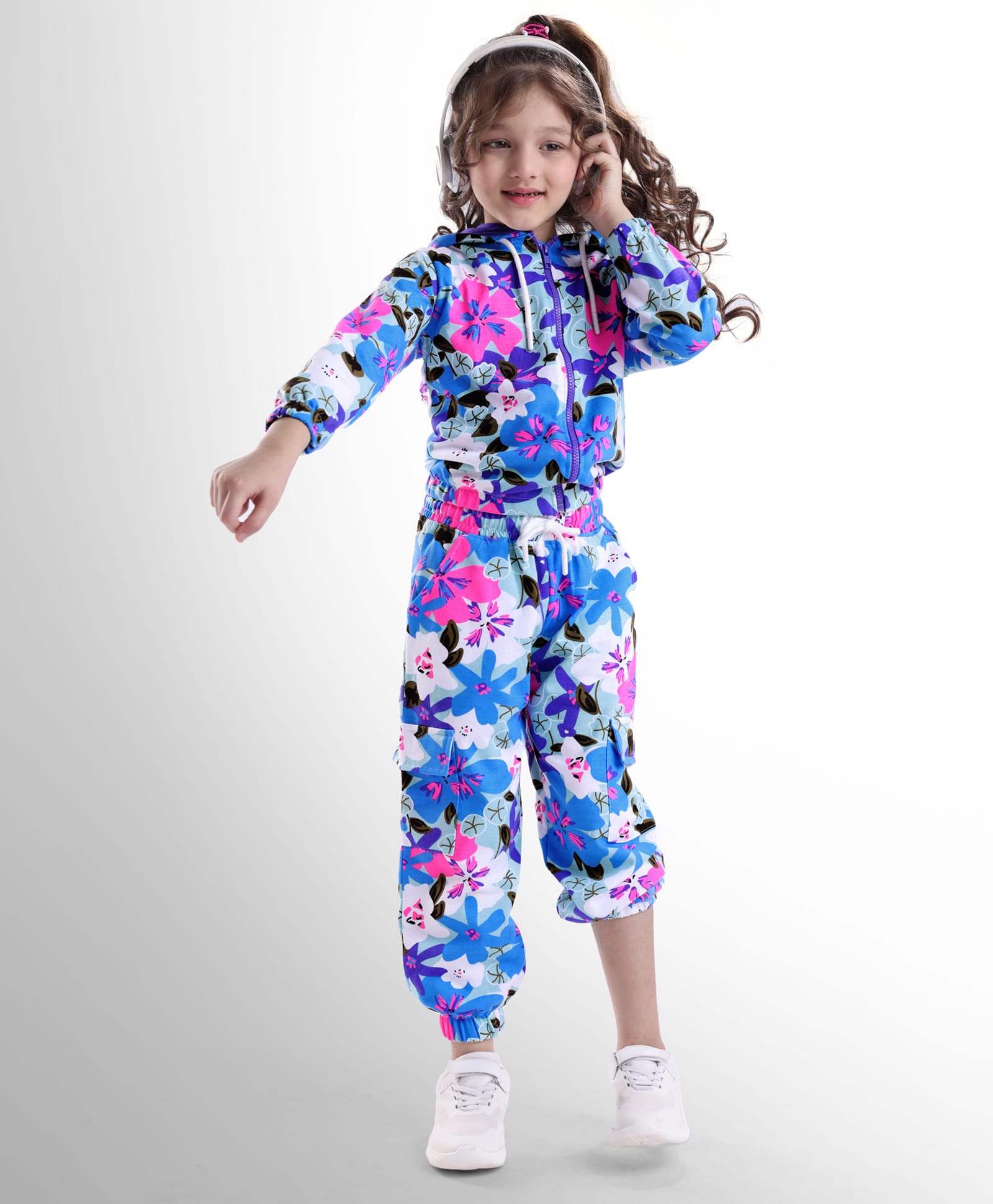 OLLINGTON ST. Cotton Winterwear Set Of Floral Printed Full Sleeves Zipper Hoodie & Joggers - Multicolor-image-33