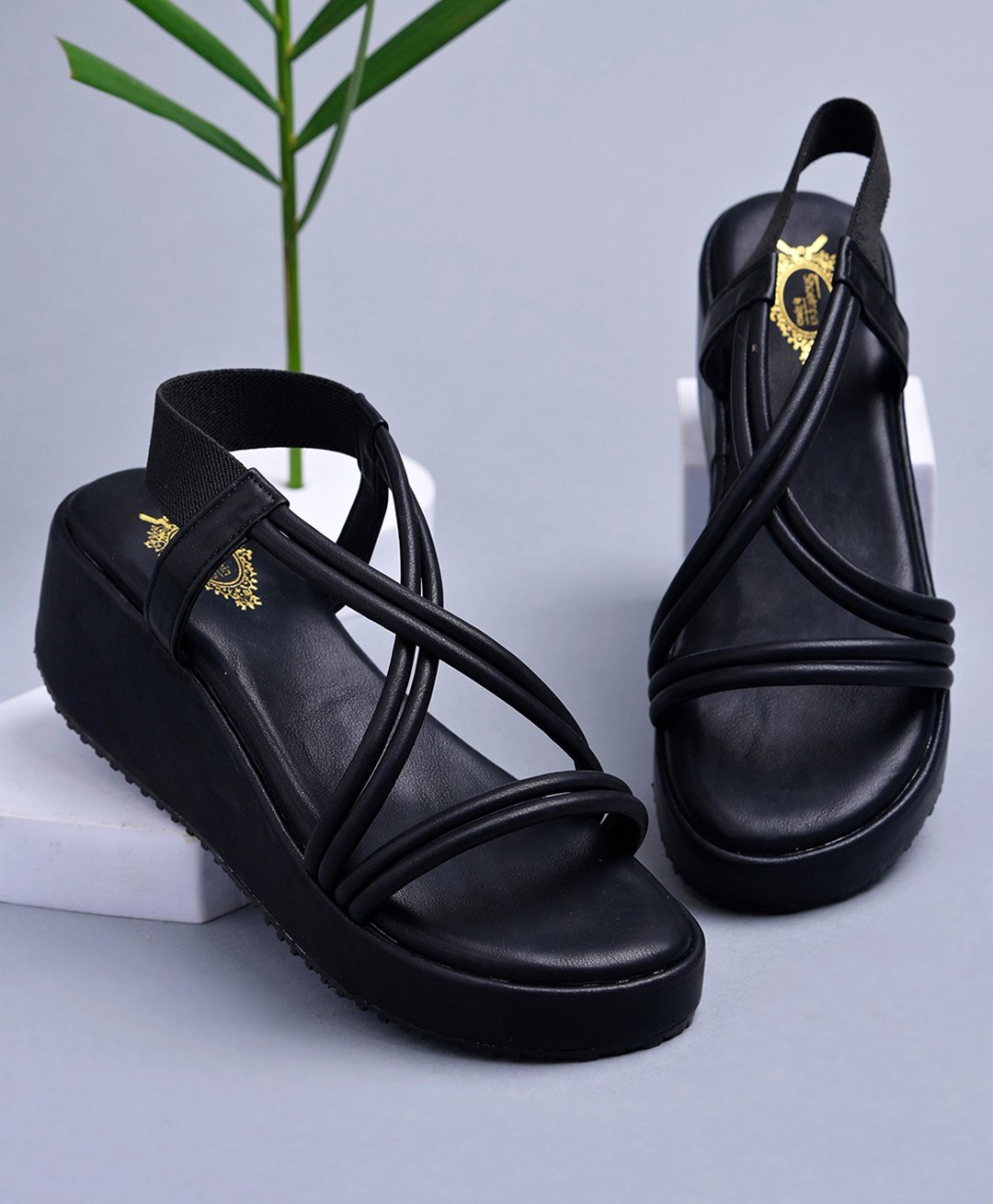 Shoetopia Solid Criss Cross Designed Sandals - Black-picture-28