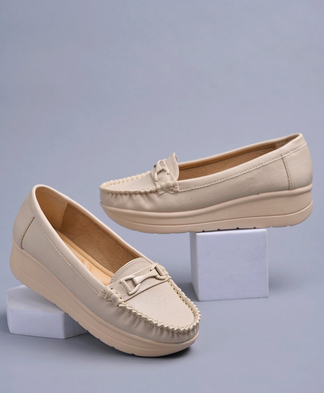 Shoetopia Colour Blocked Abstract Applique Detailed Loafers - Cream-picture-20