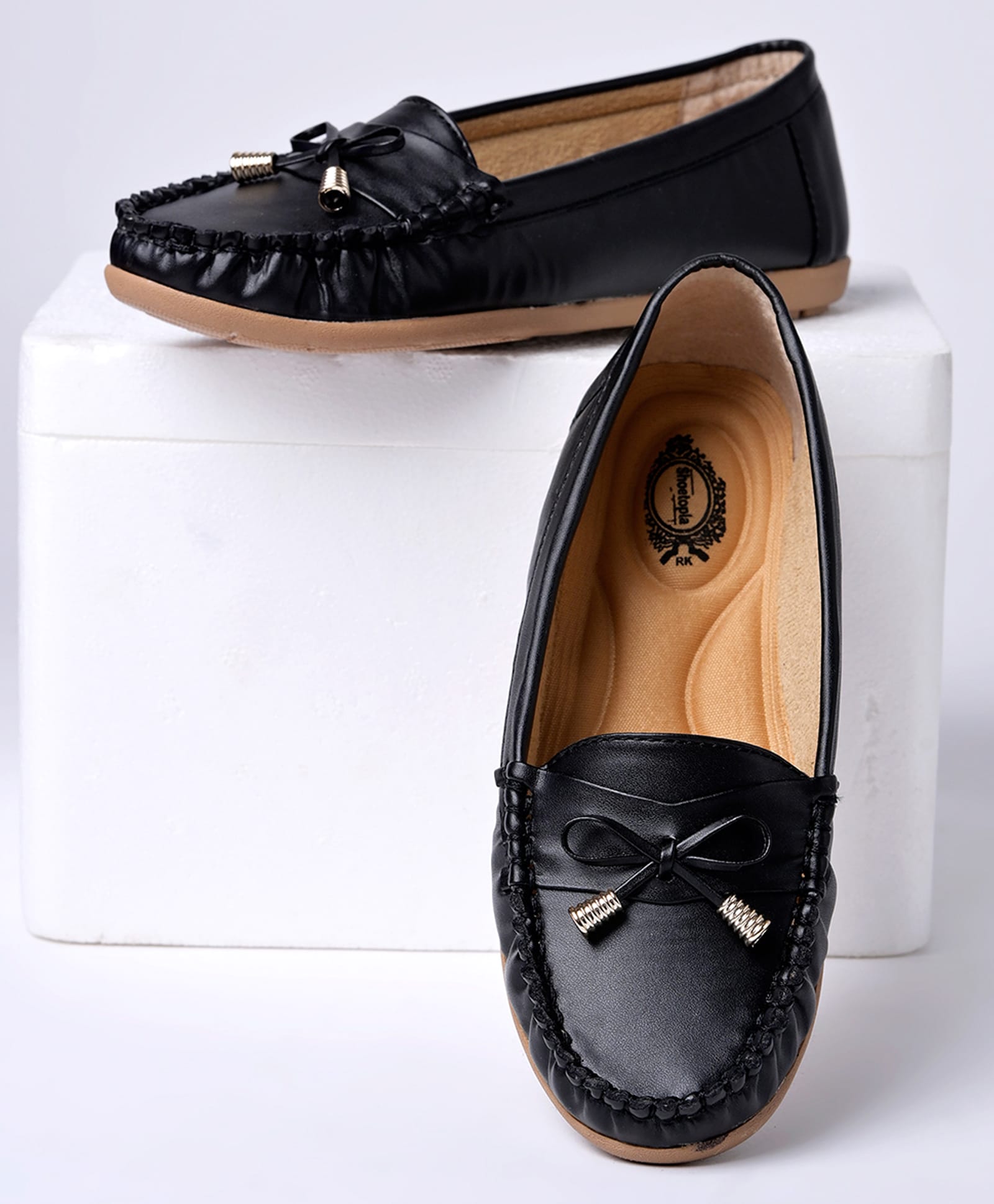 Shoetopia Bow Applique Detailed Loafers - Black-picture-19