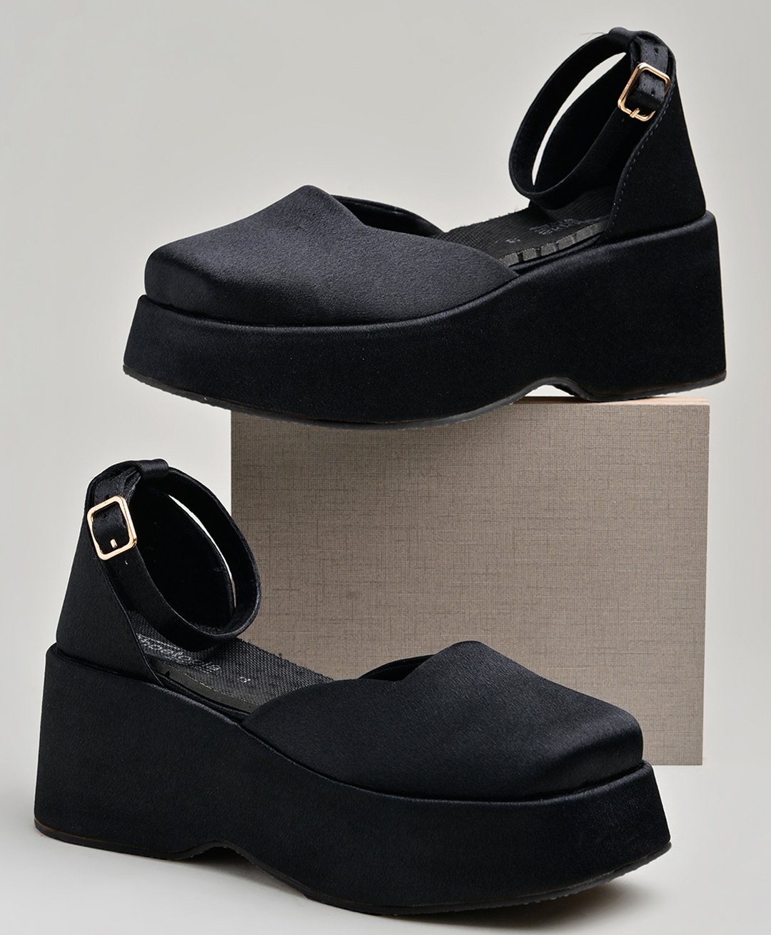 Shoetopia Solid Platform Heel Sandals - Black-picture-15
