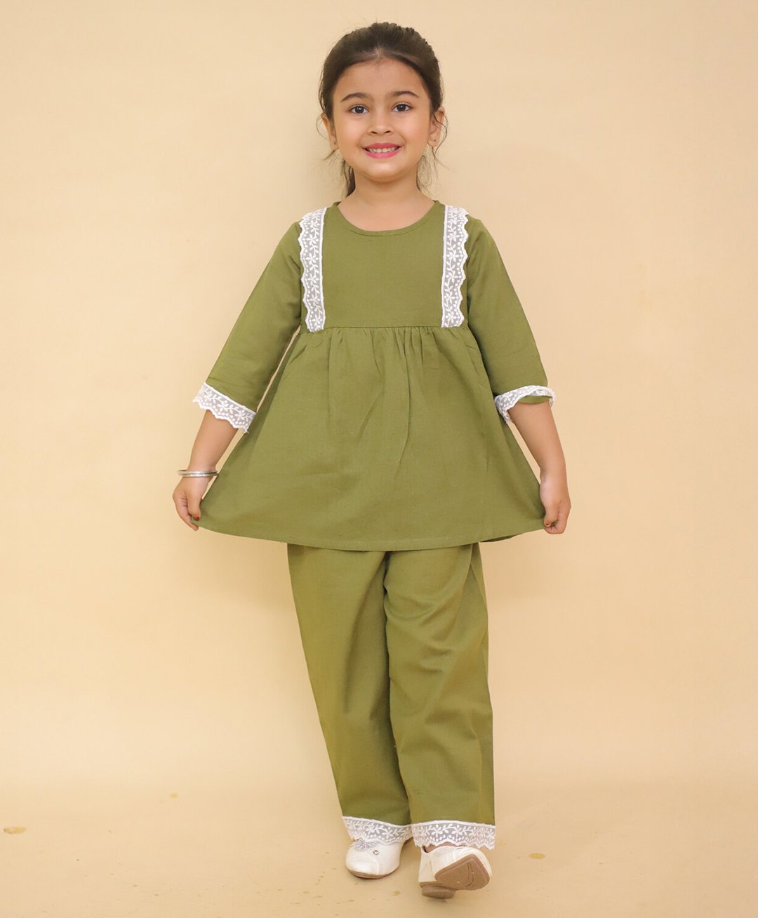 Little Ginnie Cotton Woven Three Fourth Sleeves Floral Embroidered Lace Detailed Kurta Pant Set - Green-picture-11