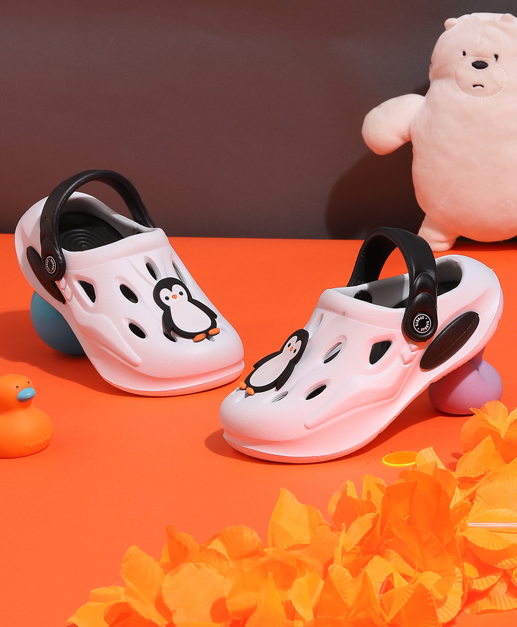 TRUFFLE COLLECTION Colour Blocked Perforated Clogs With Penguin Charms - Black-image-25