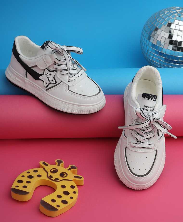 TRUFFLE COLLECTION Lace Ups Star Patch Embellished Sneakers - White & Black-image-17