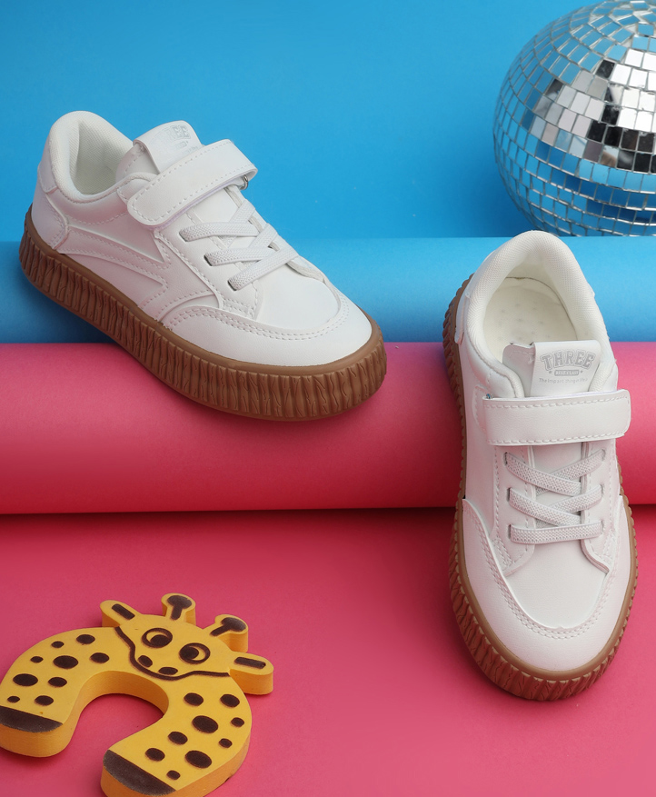 TRUFFLE COLLECTION Velcro Closure Arrow Patch Embroidered Sneakers - White-image-35