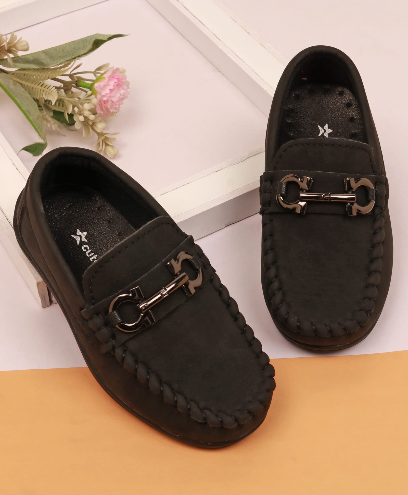 Cute Walk by Babyhug Slip On Solid Coloured Loafers With Applique - Black-picture-19