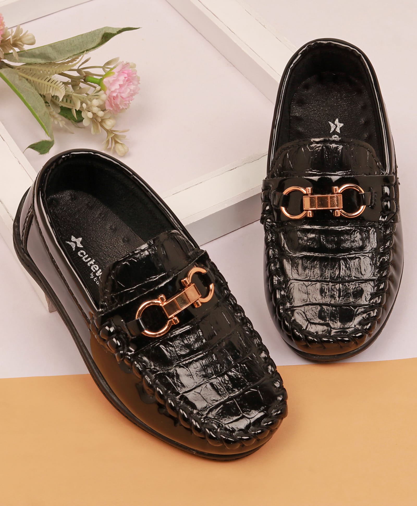 Cute Walk by Babyhug Slip On Solid Loafers with Applique Detailing - Black-picture-13