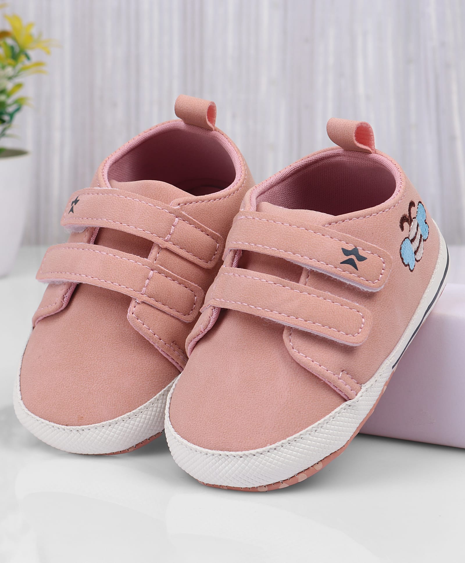 Cute Walk by Babyhug Velcro Closure Booties With Bee Embroidery - Pink-image-23