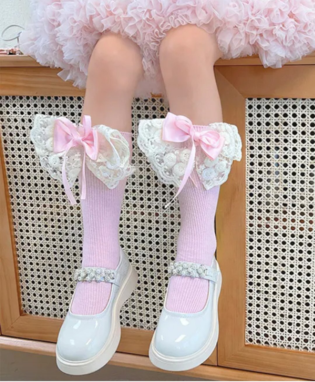 Flaunt Chic Cotton Bow Applique Detailed Socks - Pink-picture-14