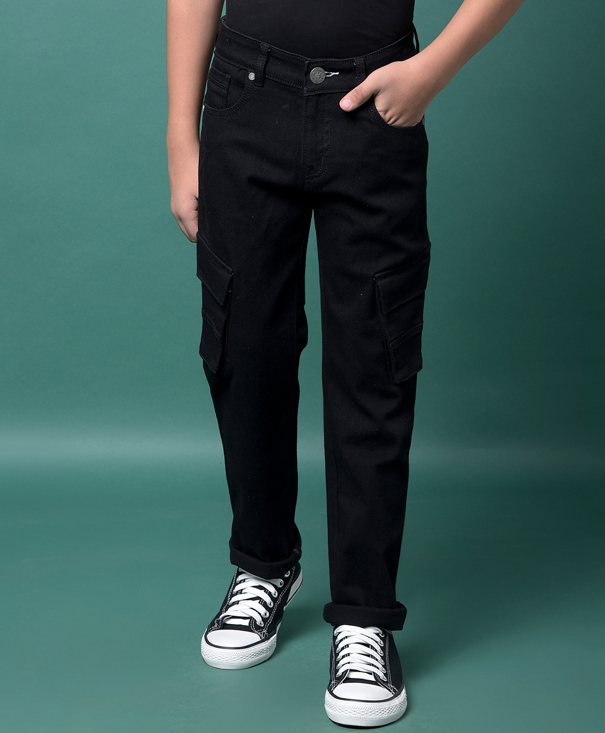CRIMSOUNE CLUB Cotton Woven Solid Cargo Jeans - Black-picture-19