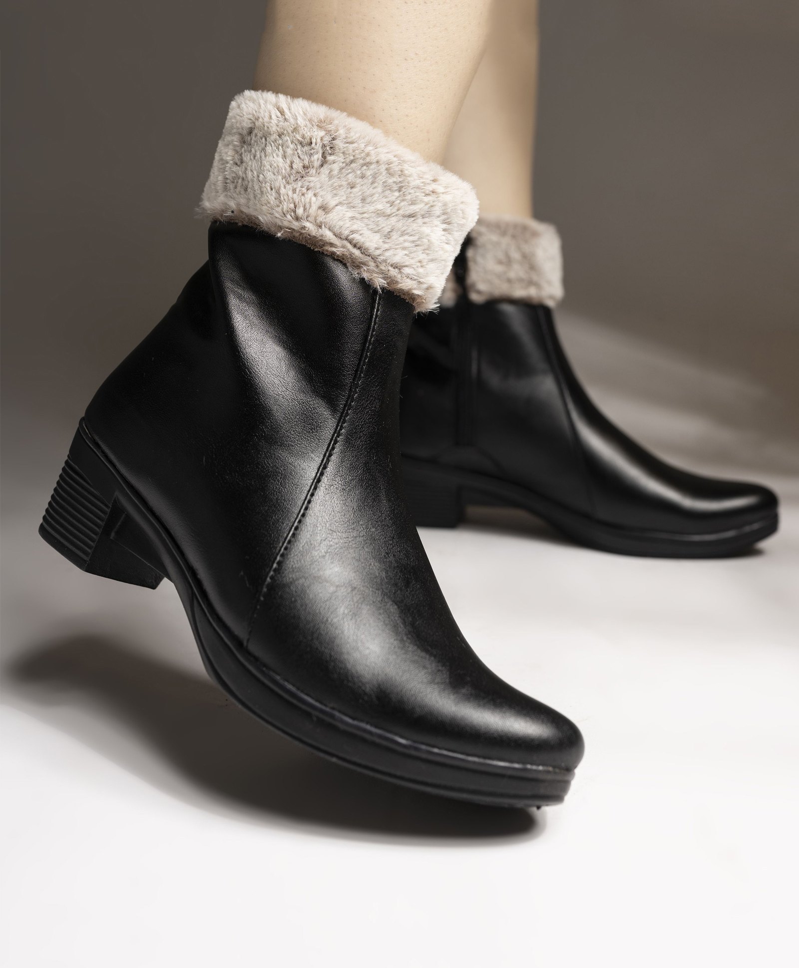Shoetopia Fur Detailed Zipper Boots - Black-picture-28