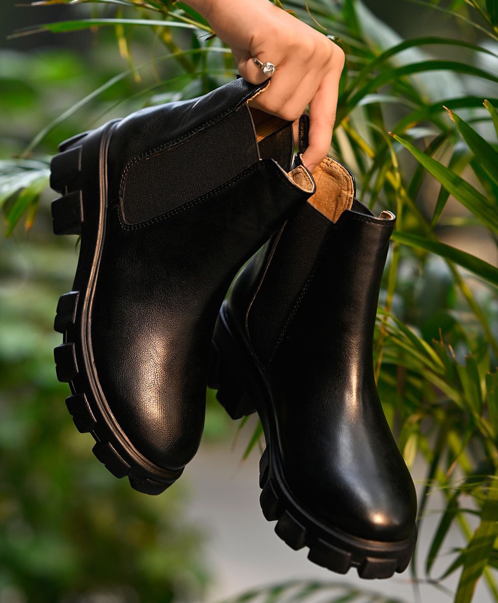 Shoetopia Solid Chelsea Boots - Black-picture-31