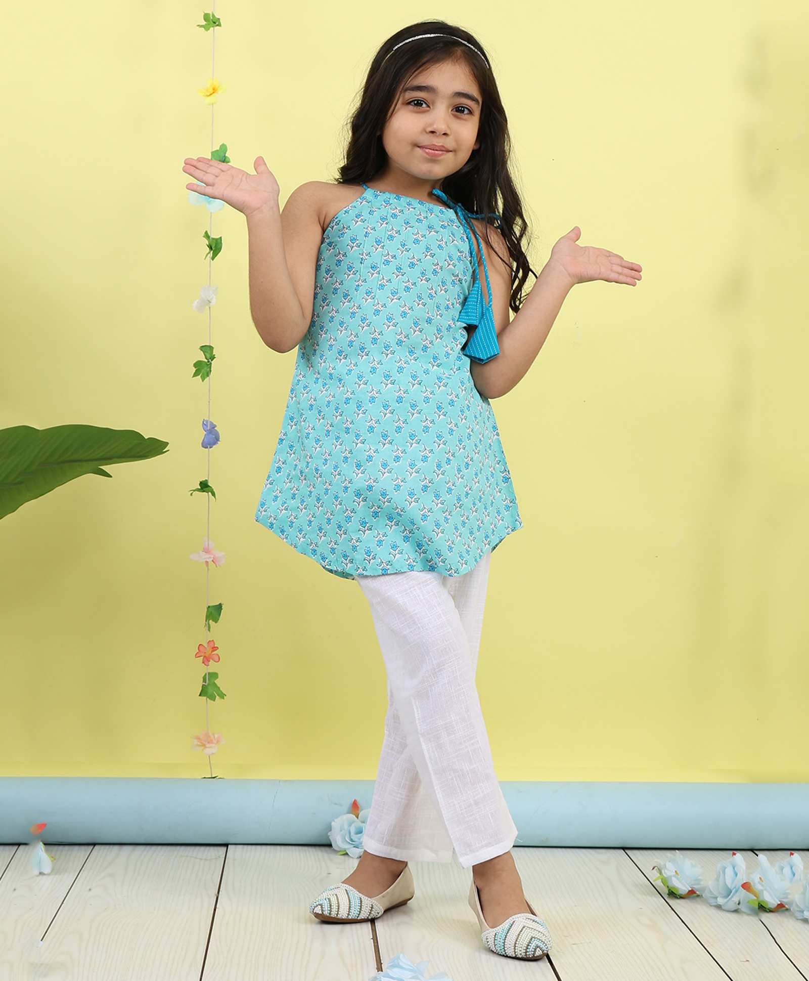 Kinder Kids Cotton Woven Sleeveless Floral Printed Kurti & Pant Set - Blue & White-picture-21