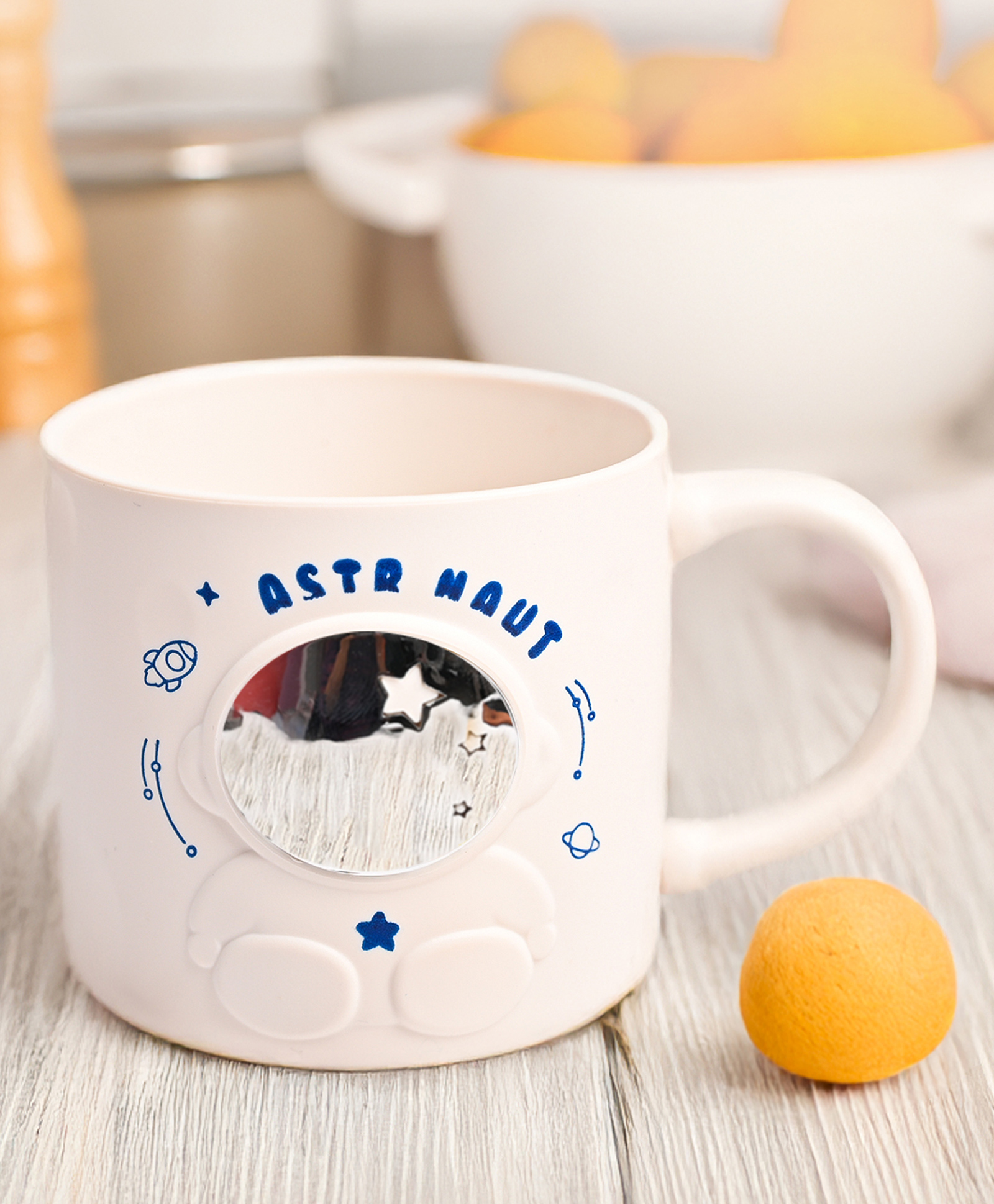 voncasa Von Casa Kids Mug 500 ml ,White ,Astronaut Print ,Cylindrical Shape ,Matte Finish-picture-24