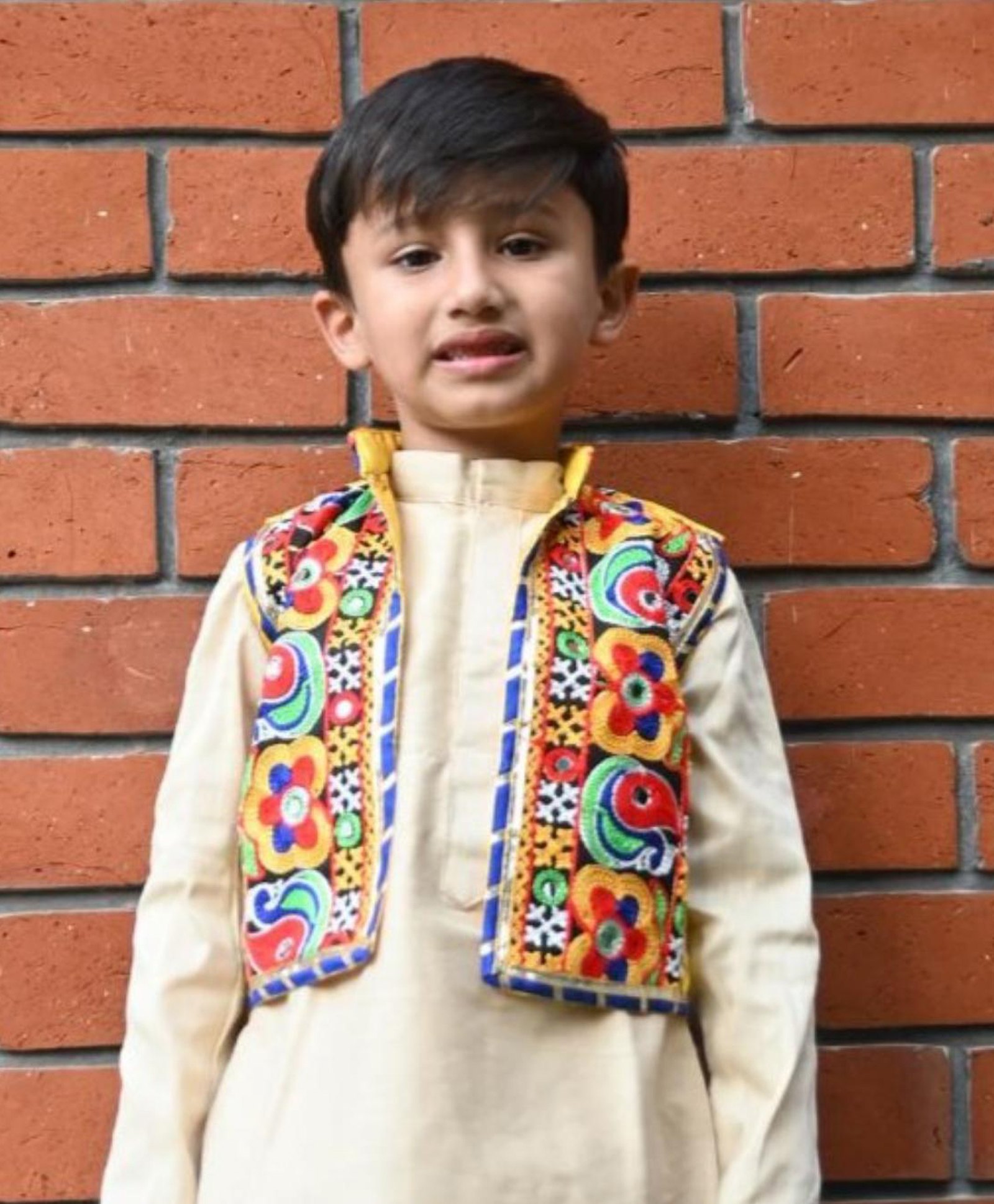 Aglare Cotton Woven Navratri Theme Sleeveless Floral Embroidered Jacket - Yellow