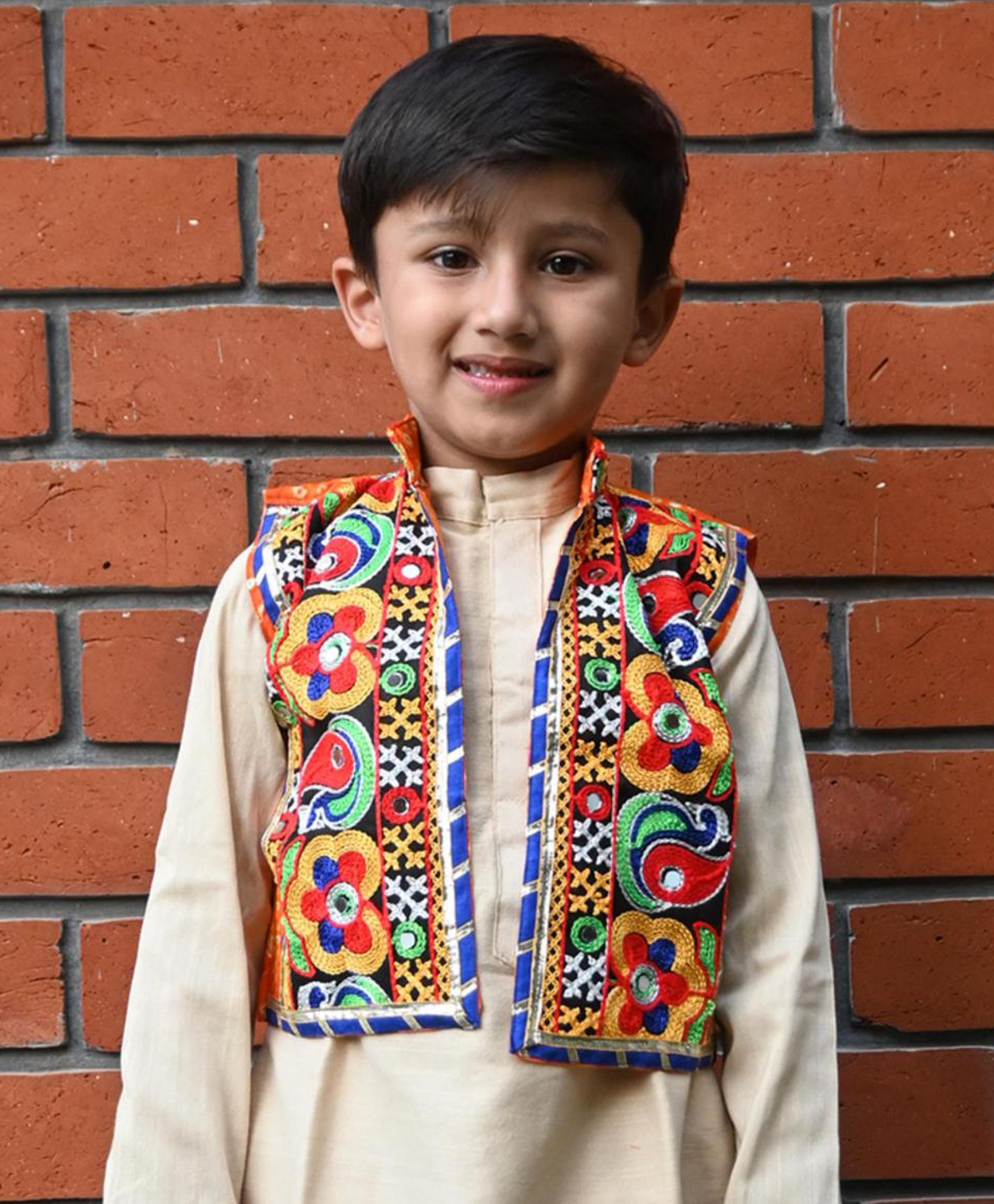 Aglare Cotton Woven Navratri Theme Sleeveless Floral Embroidered Jacket - Yellow