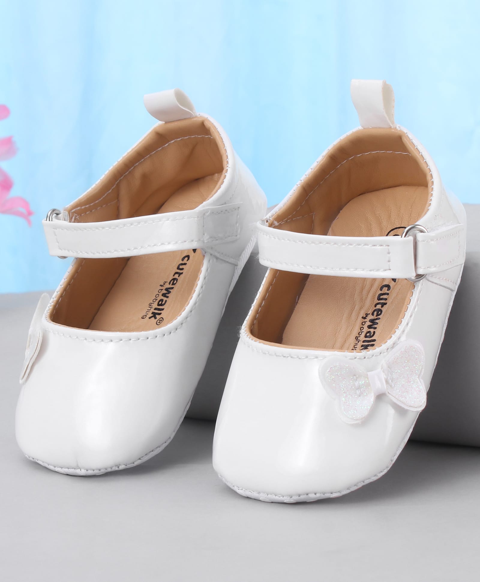 Cute Walk by Babyhug Velcro Booties with Bow Applique - White-image-17
