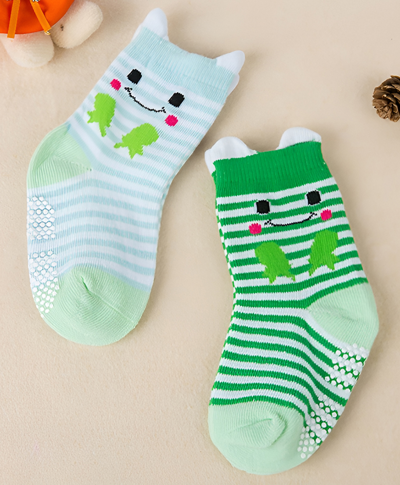 SYGA Pack of 2 Cotton Cute Stripeded Smiley Face & Bow Design Socks - Green & White-image-33