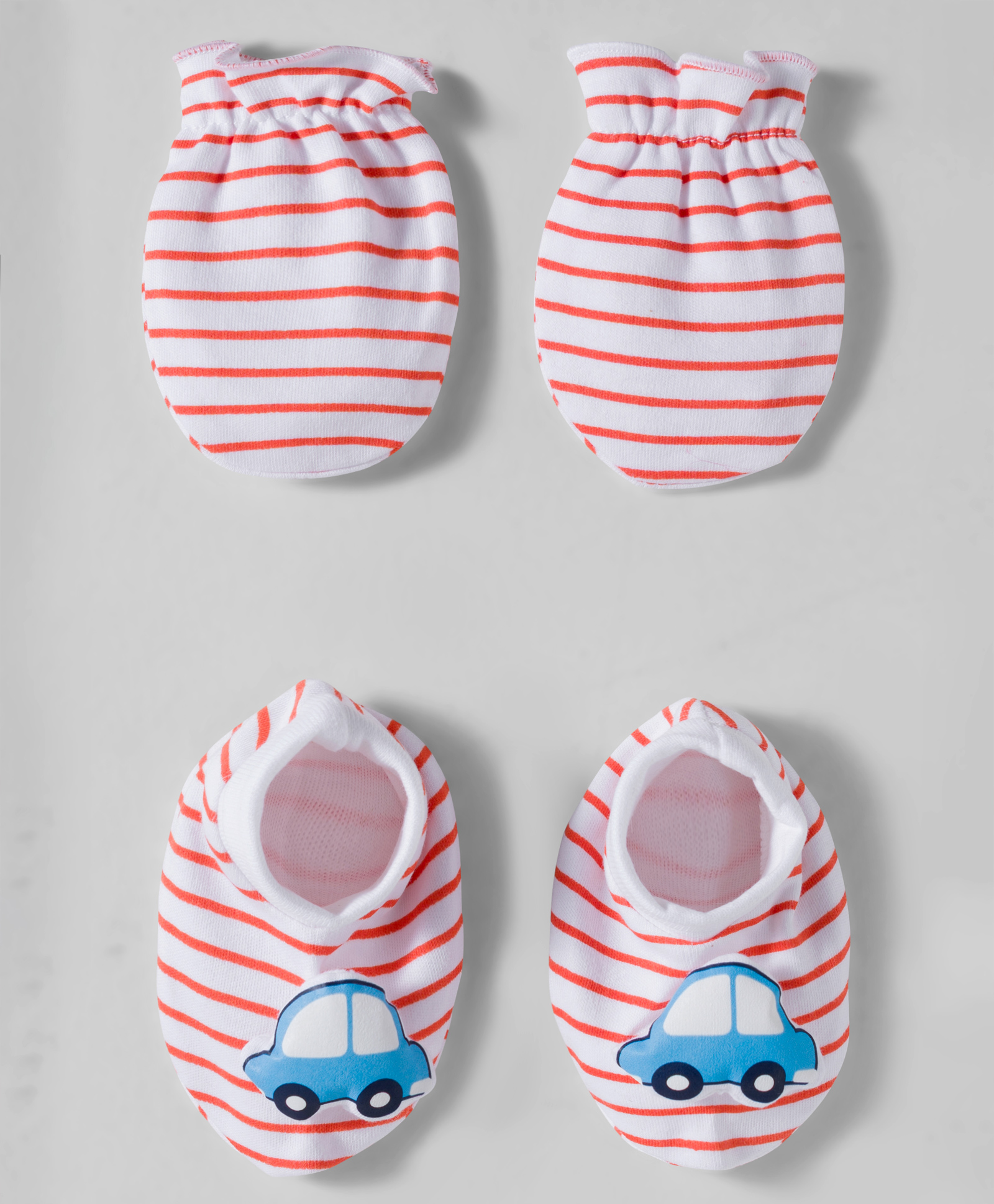 Babyhug 100% Cotton Interlock Knit Mittens & Booties Set With Vehicle Print - Red-picture-25