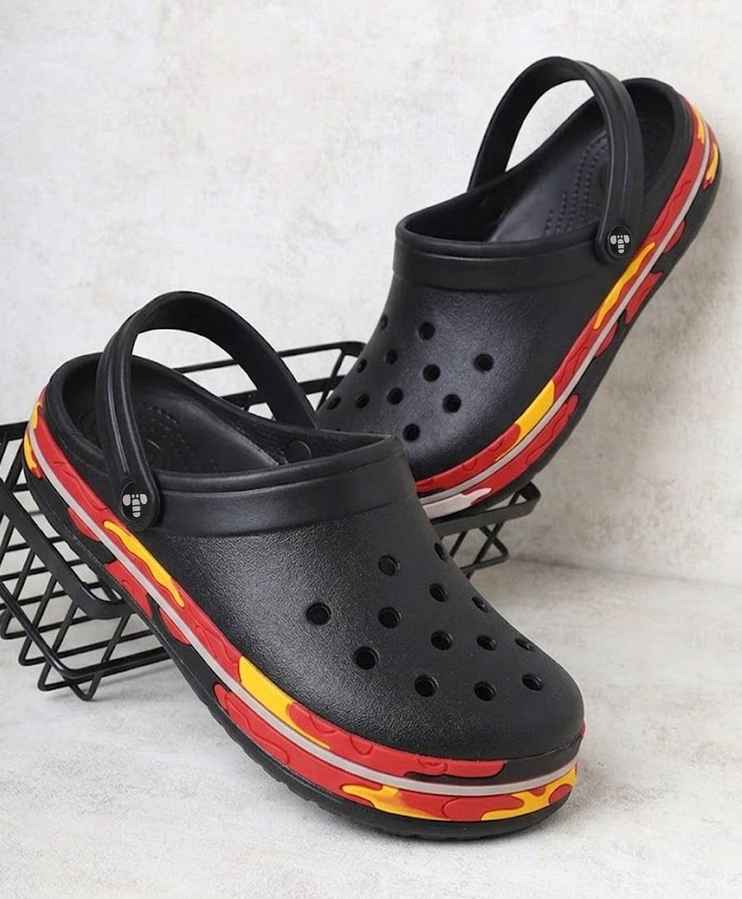 Toothless Abstract Designed Perforated Slingback Clogs - Black-picture-12