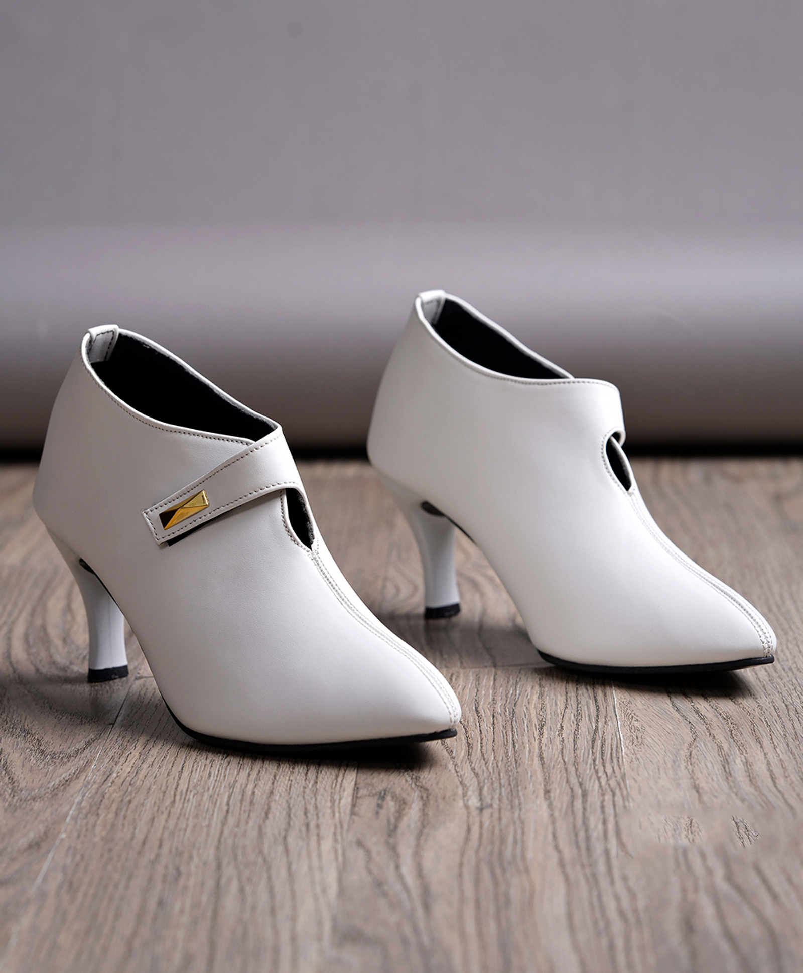 Shoetopia Metal Applique Detailed Solid Boots - White-picture-25